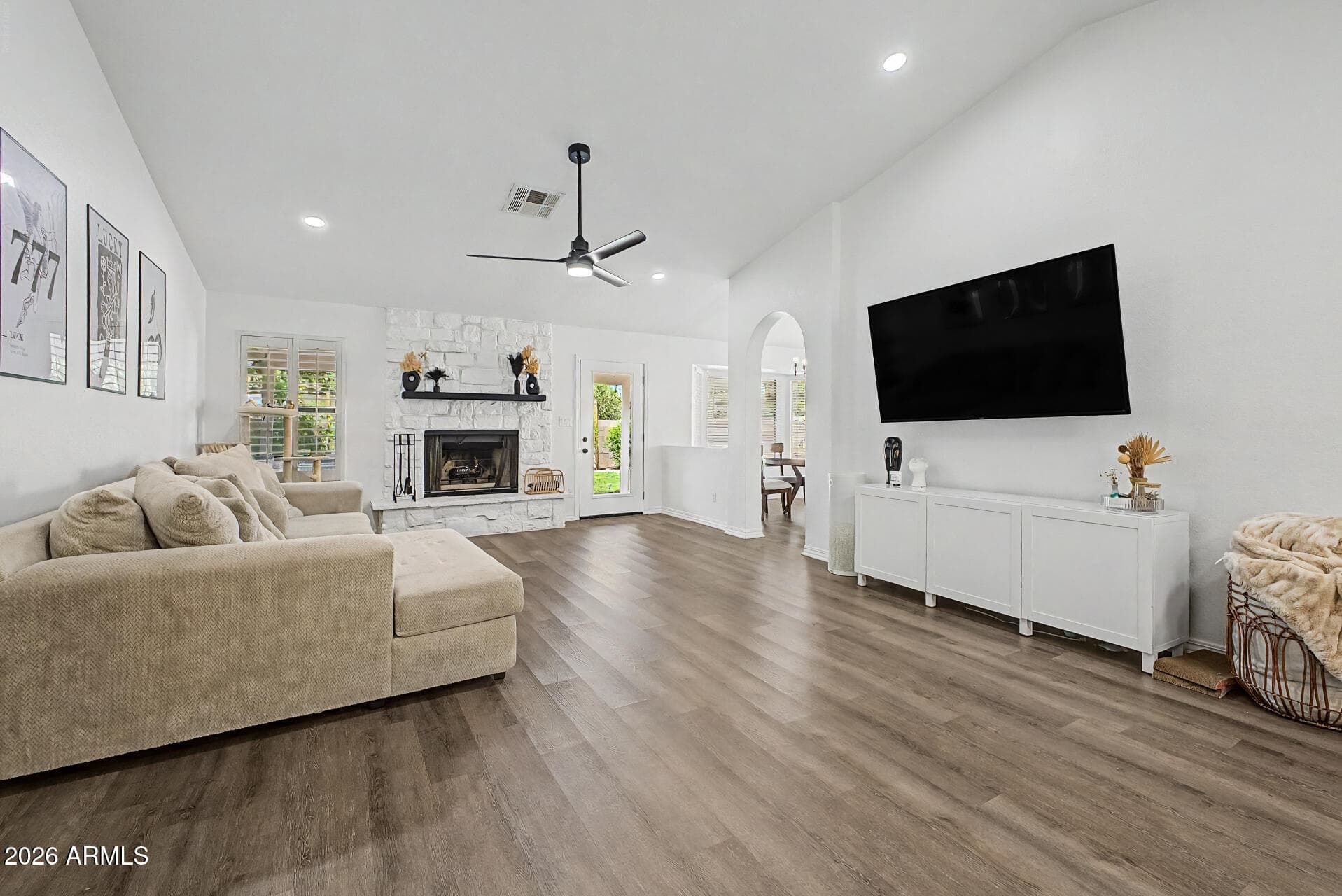 844 E Encinas Ave — photo 2