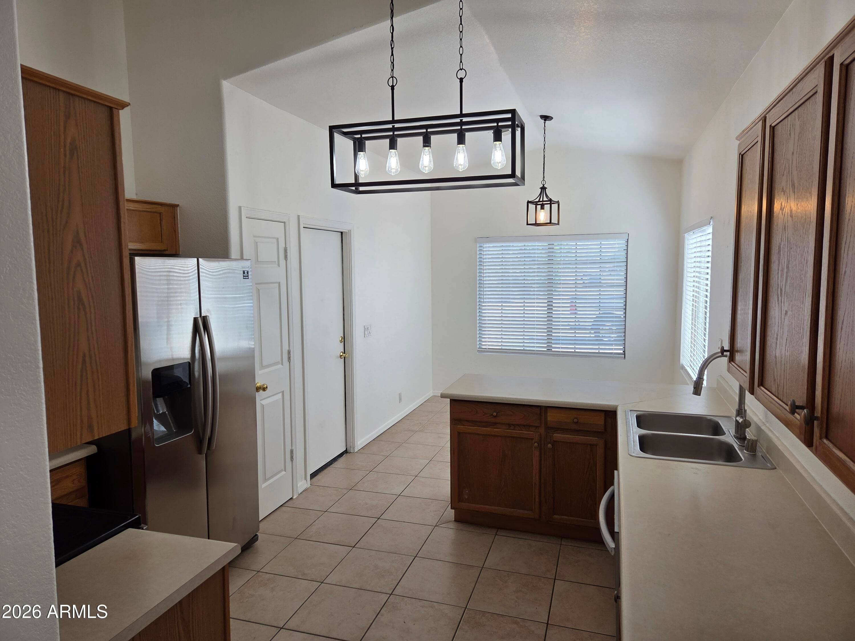 3210 W Louise Dr — photo 2