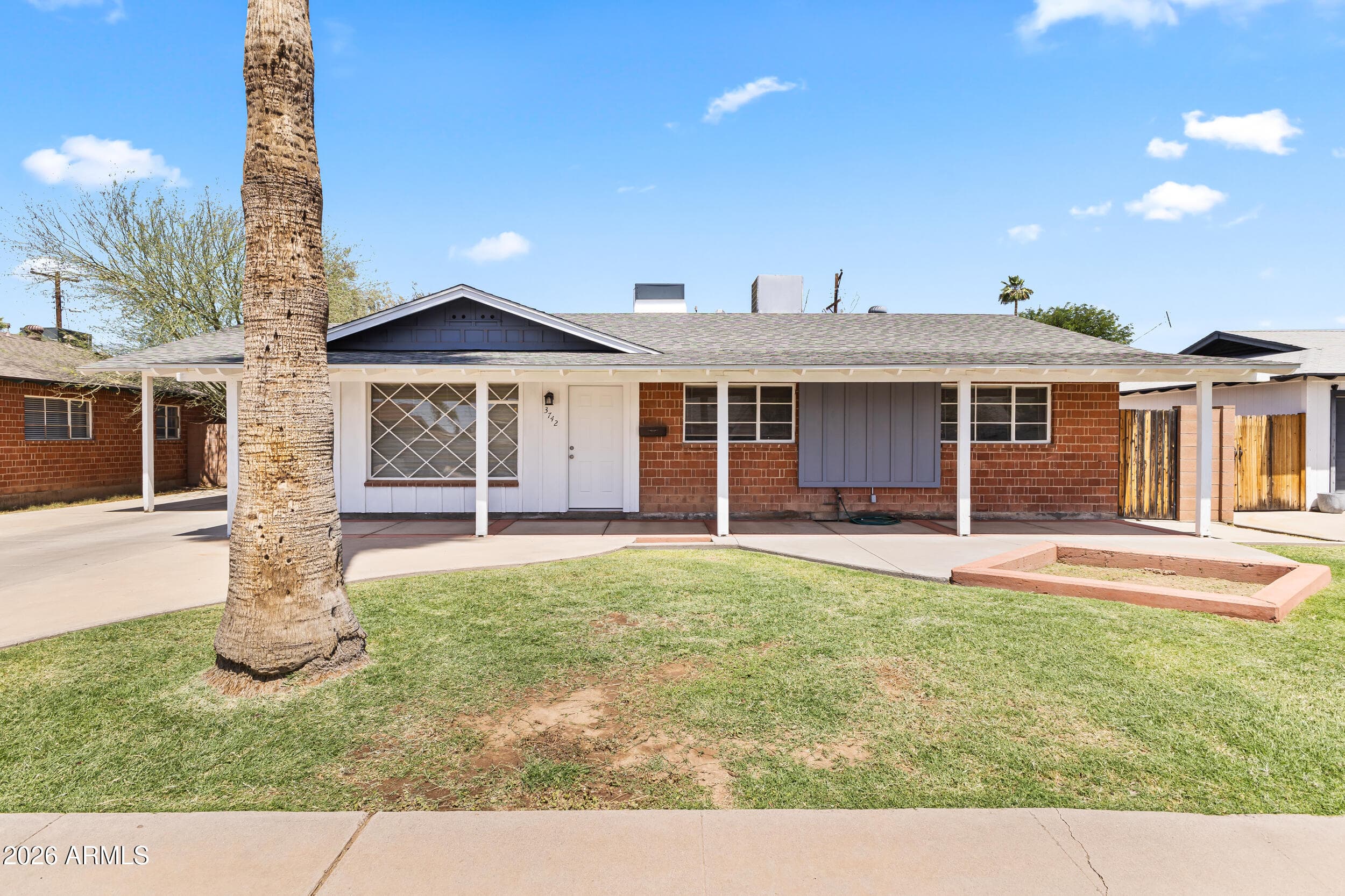 3742 W Berridge Ln — photo 1
