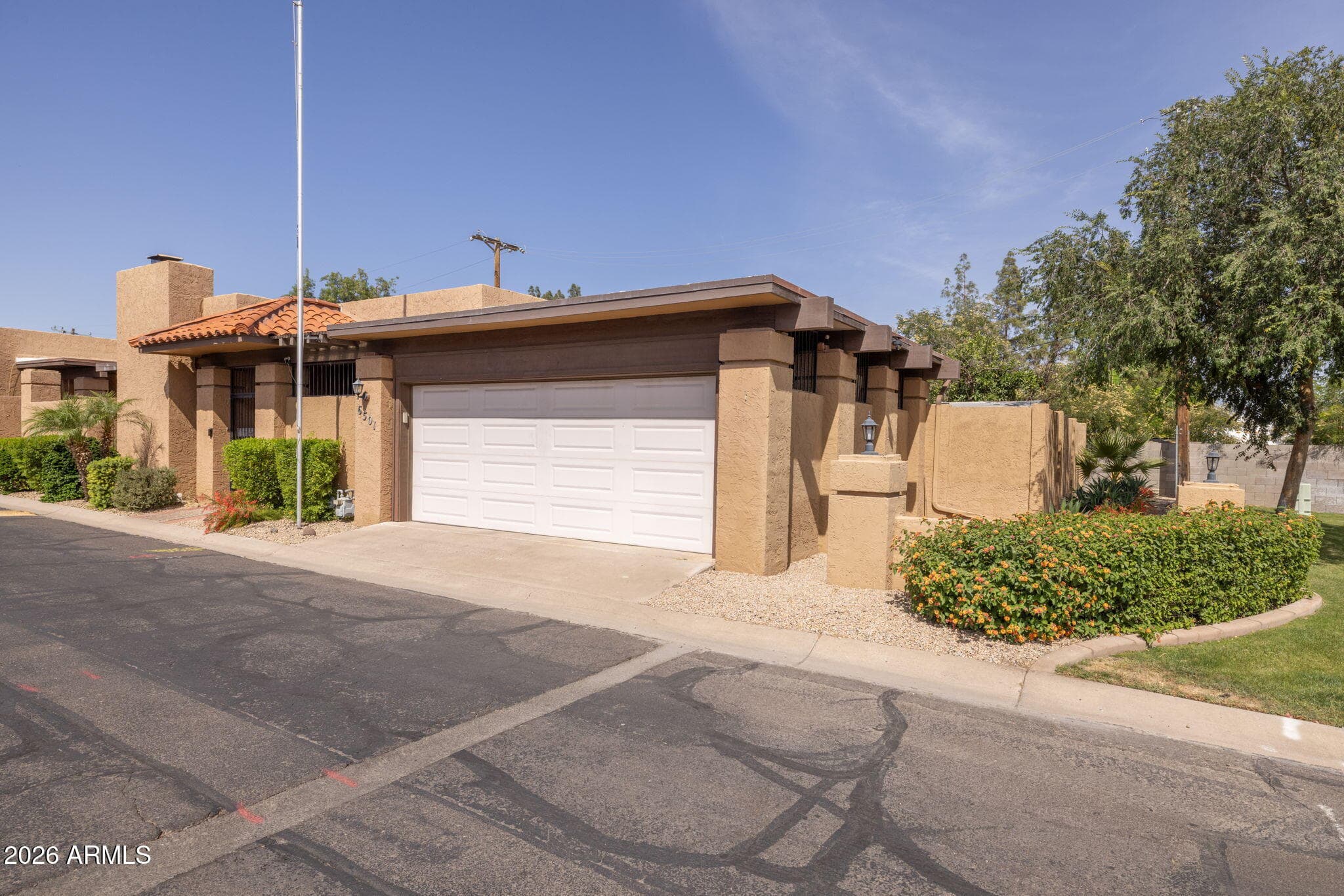 6501 N La Paloma Este -- — photo 1