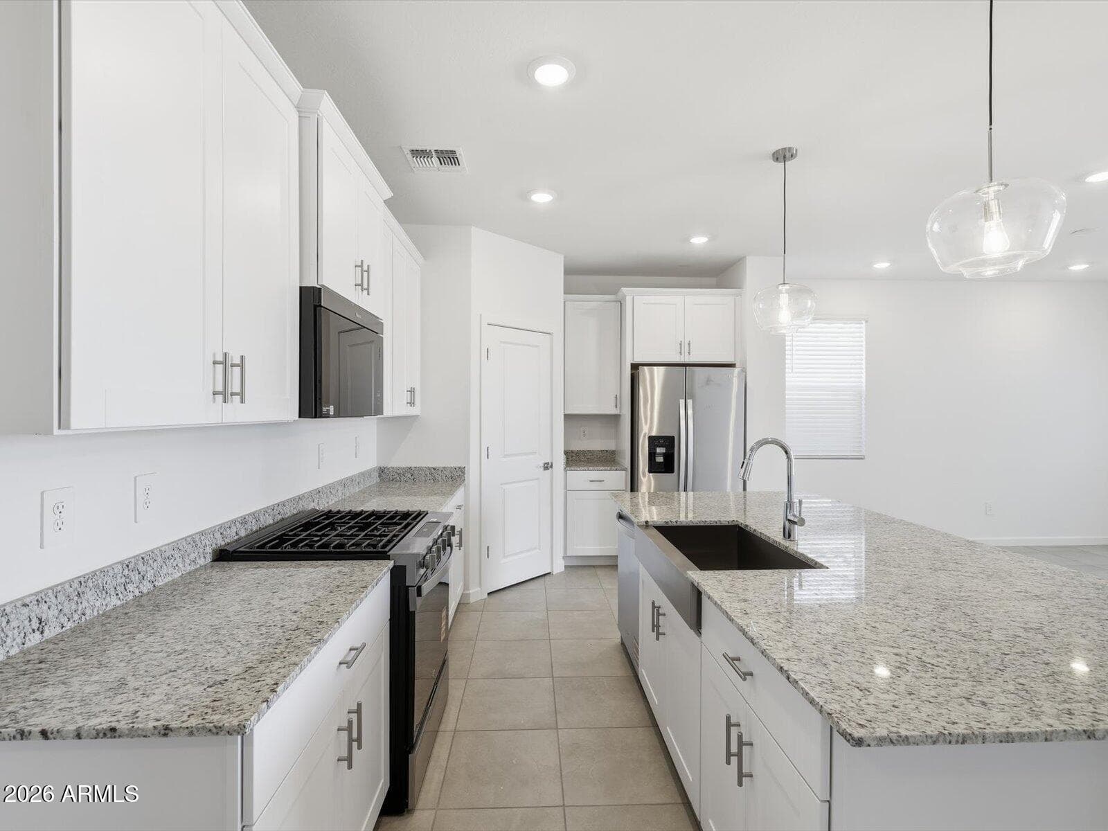 3302 N Camden Dr — photo 1