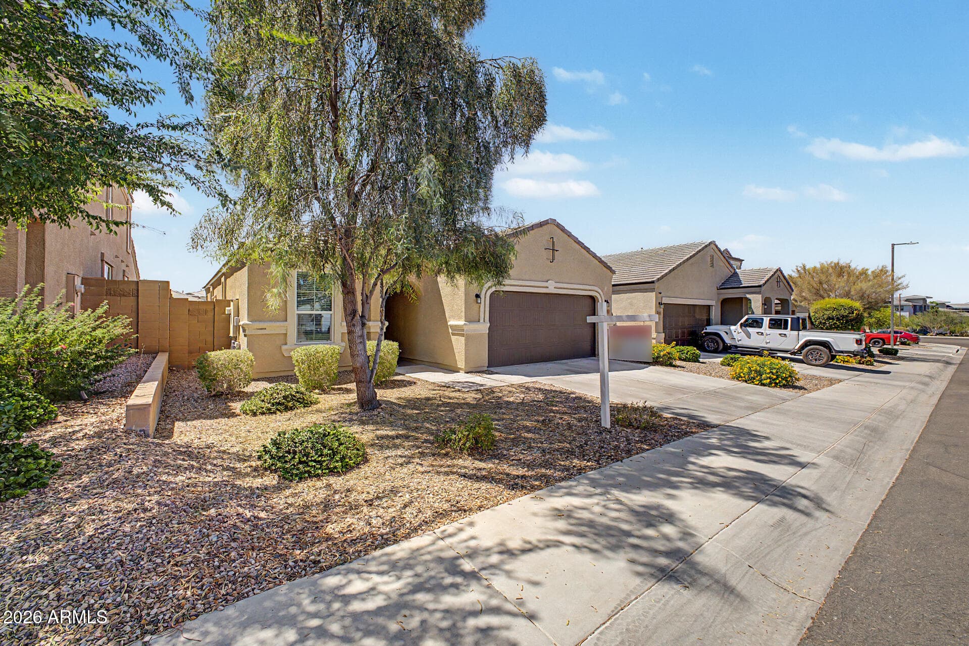 2011 W Yellowbird Ln — photo 2