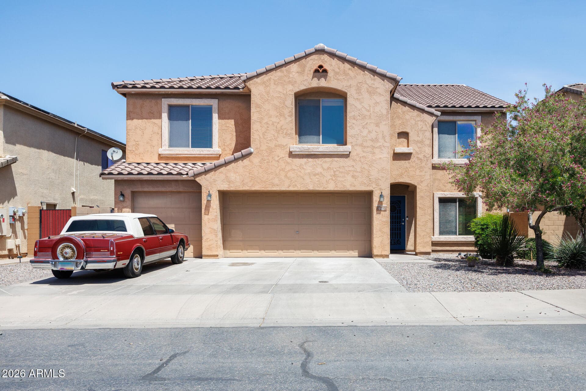 940 W Elizabeth Way — photo 1