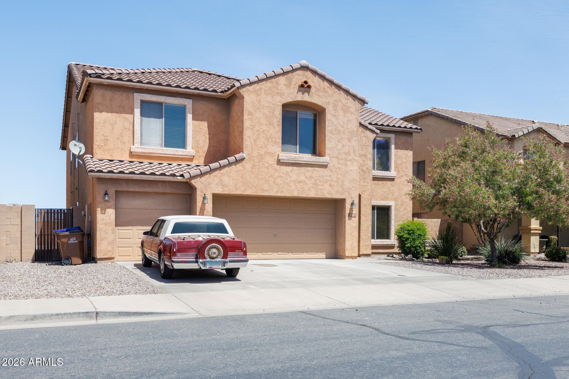 940 W Elizabeth Way — photo 2