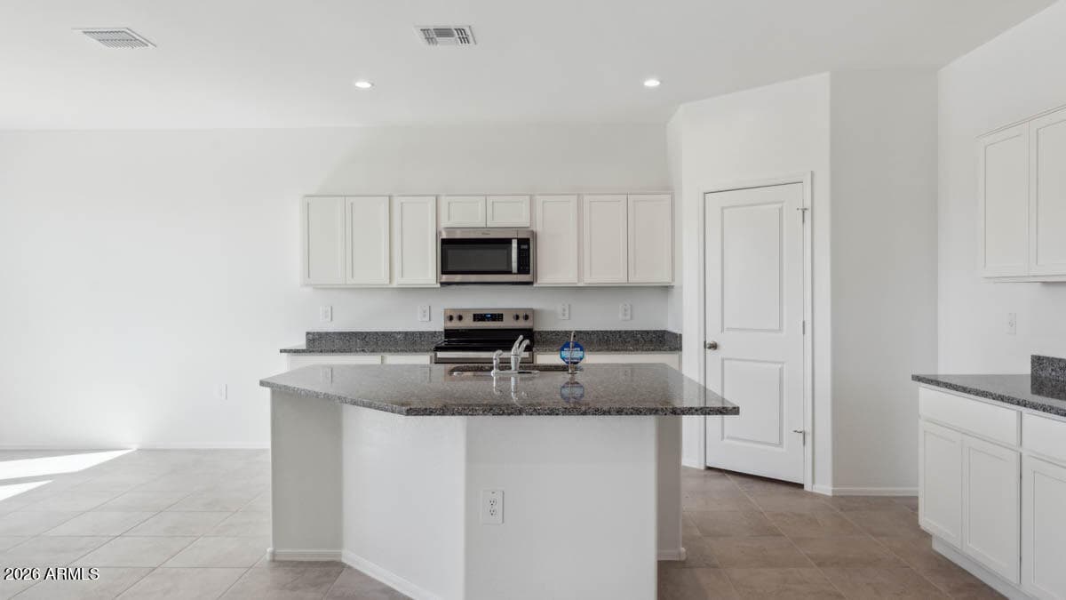 1571 E CURRIER DR - Photo 3