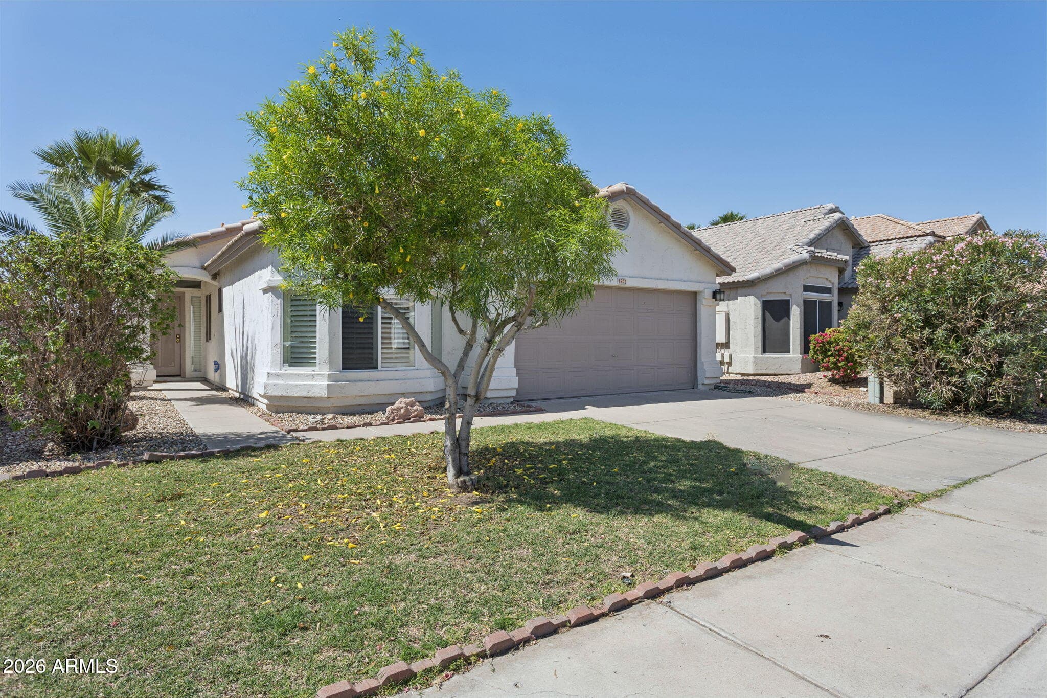 921 E Montoya Ln — photo 2