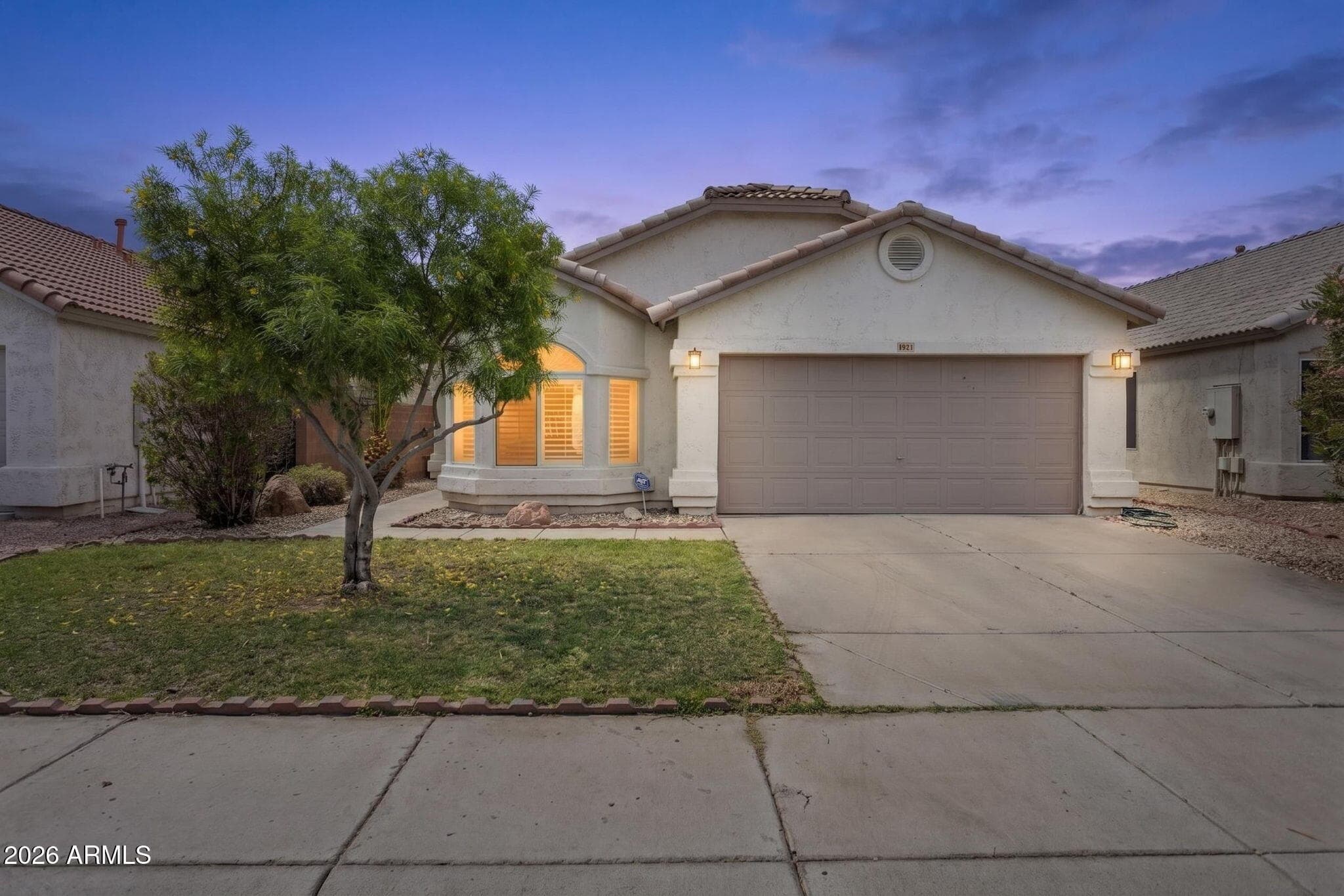 921 E Montoya Ln — photo 1