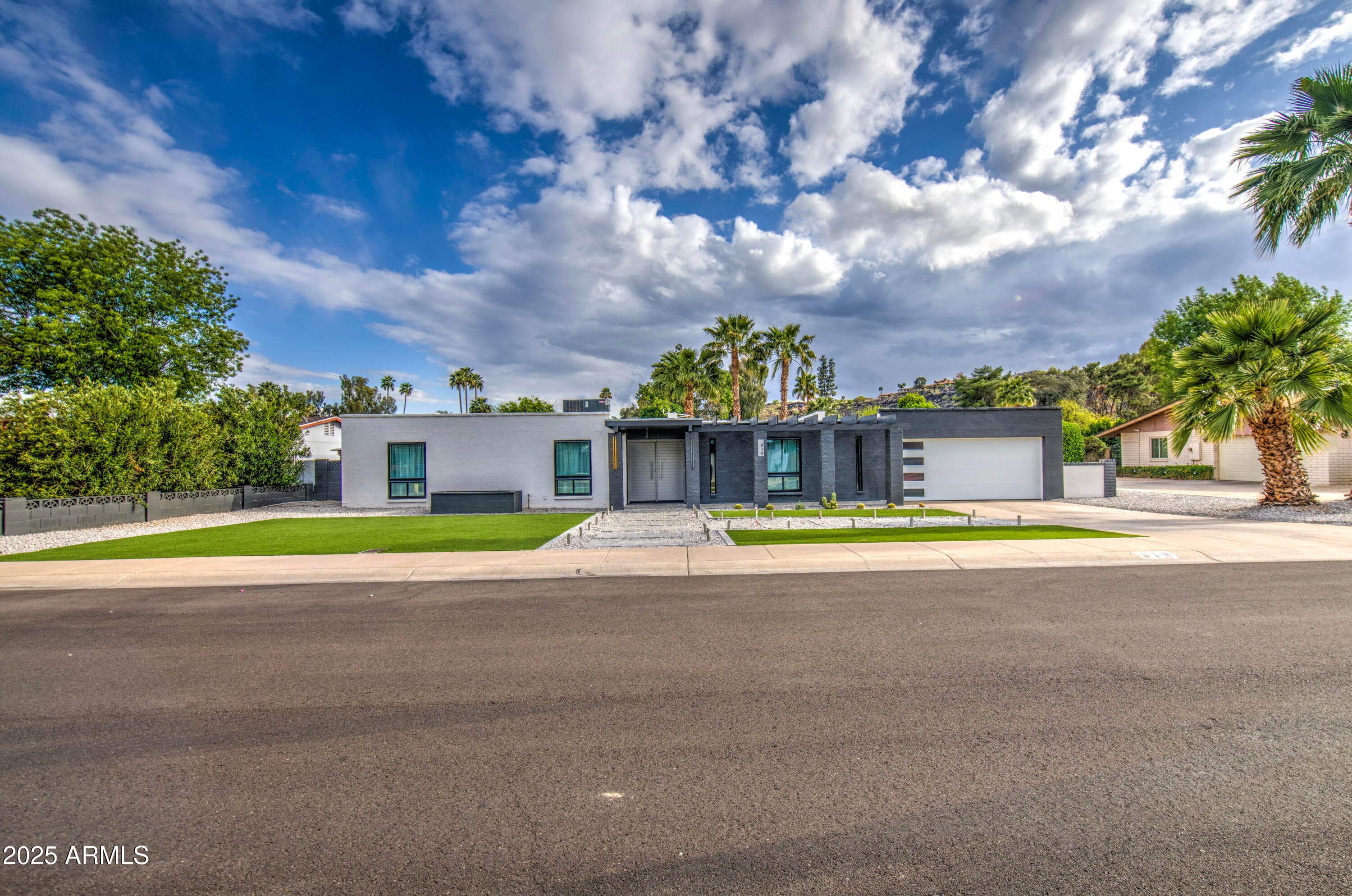 919 W PORT ROYALE LN - Photo 2