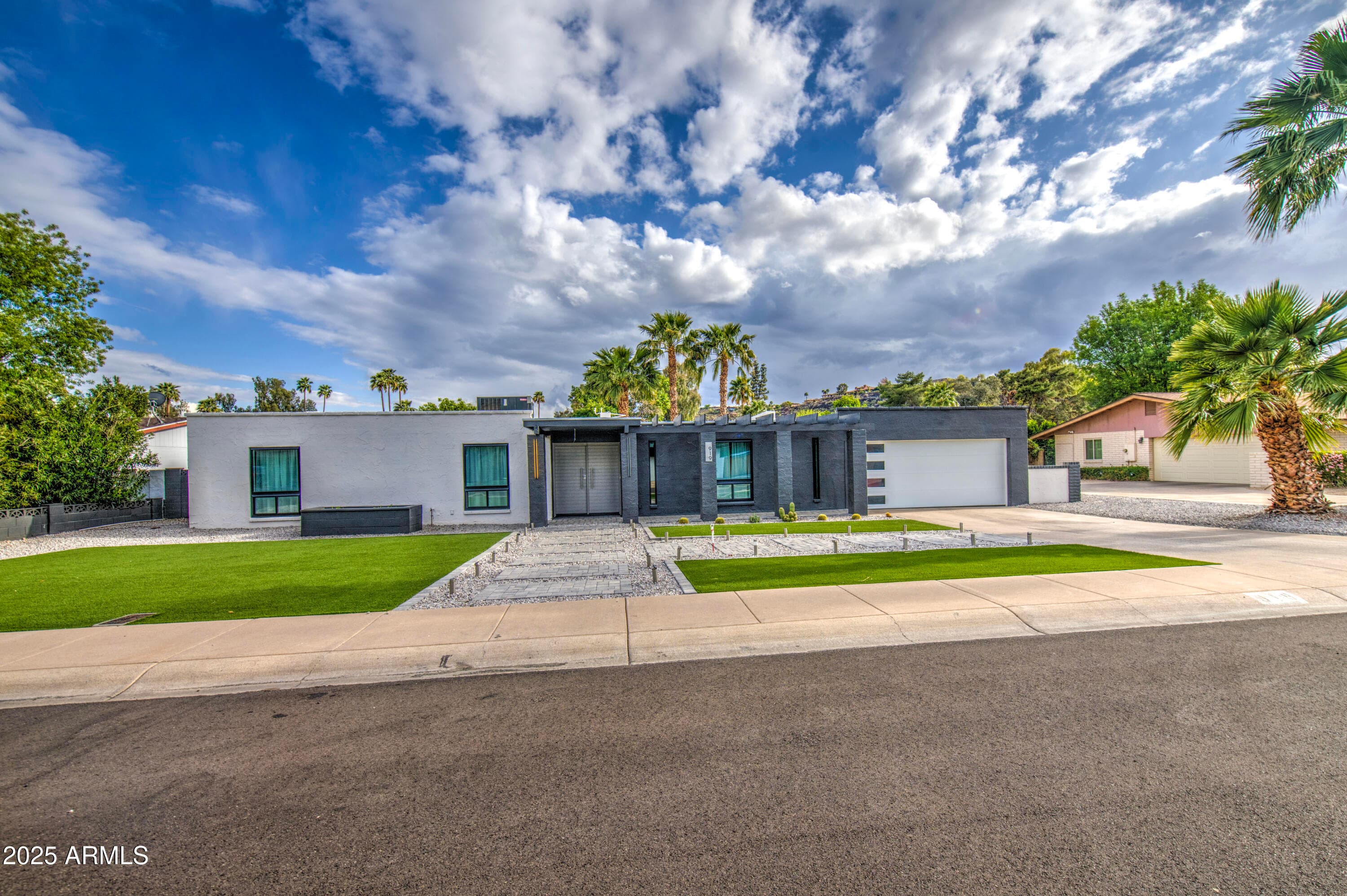 919 W PORT ROYALE LN - Photo 4
