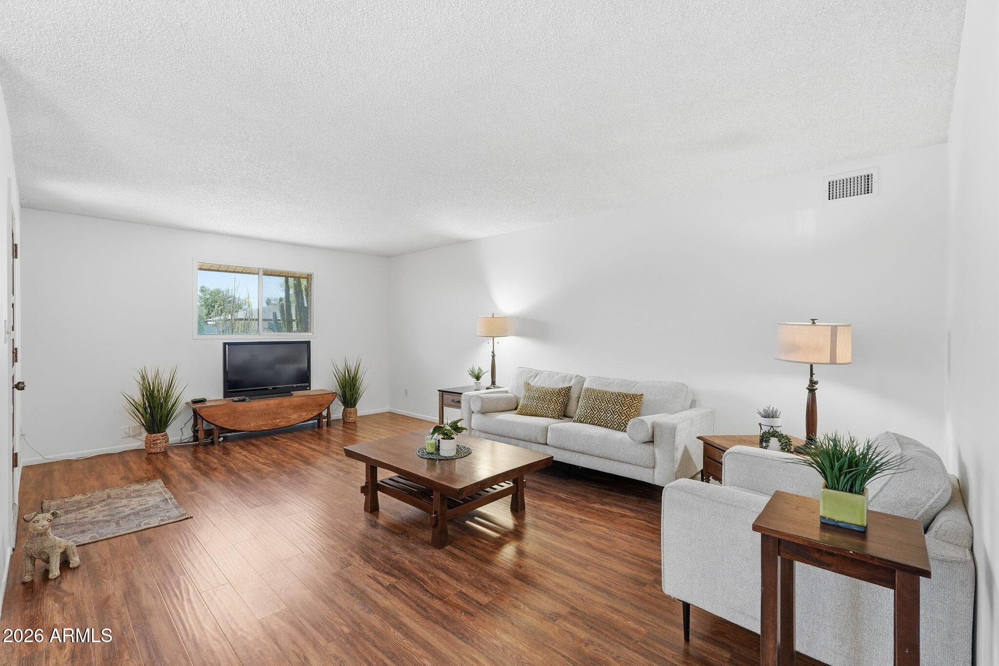 1014 E BALBOA CIRCLE - Photo 3