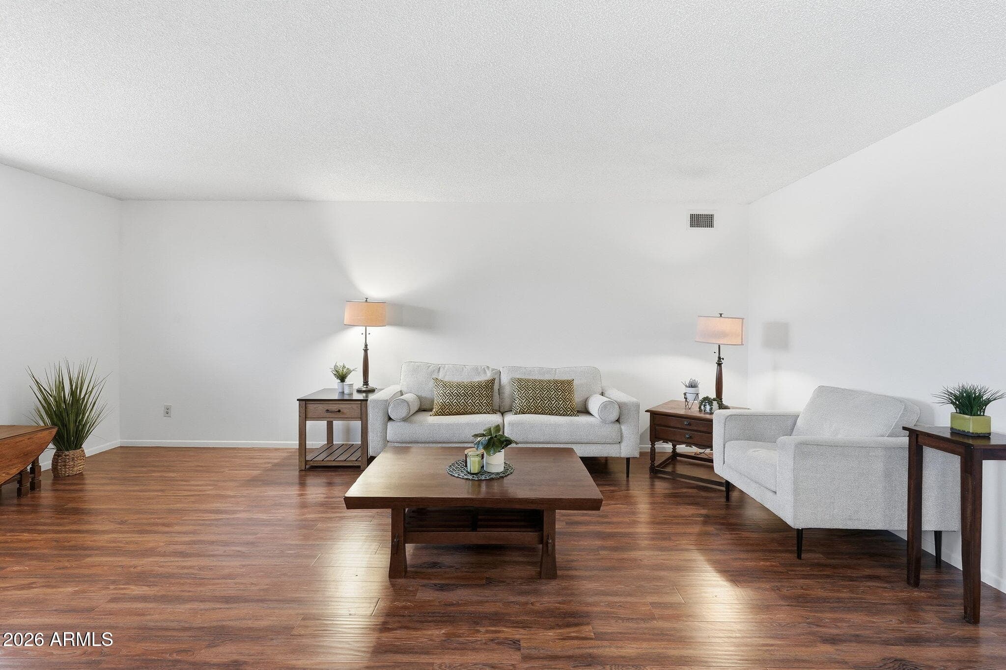 1014 E BALBOA CIRCLE - Photo 4