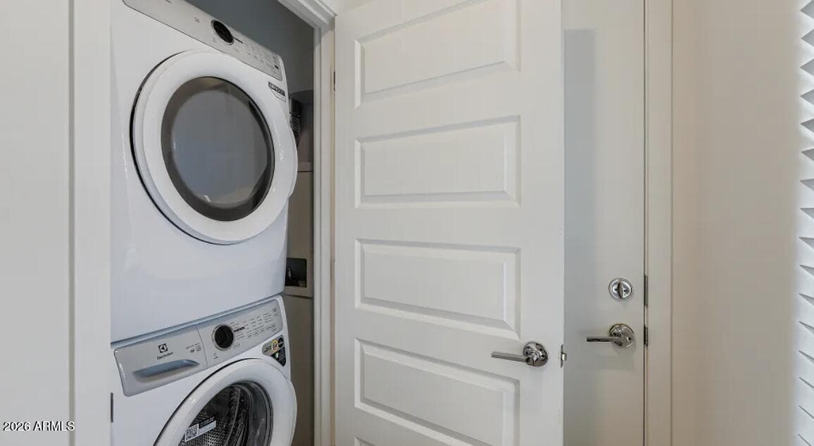 2081 W Roselle Ave — photo 17