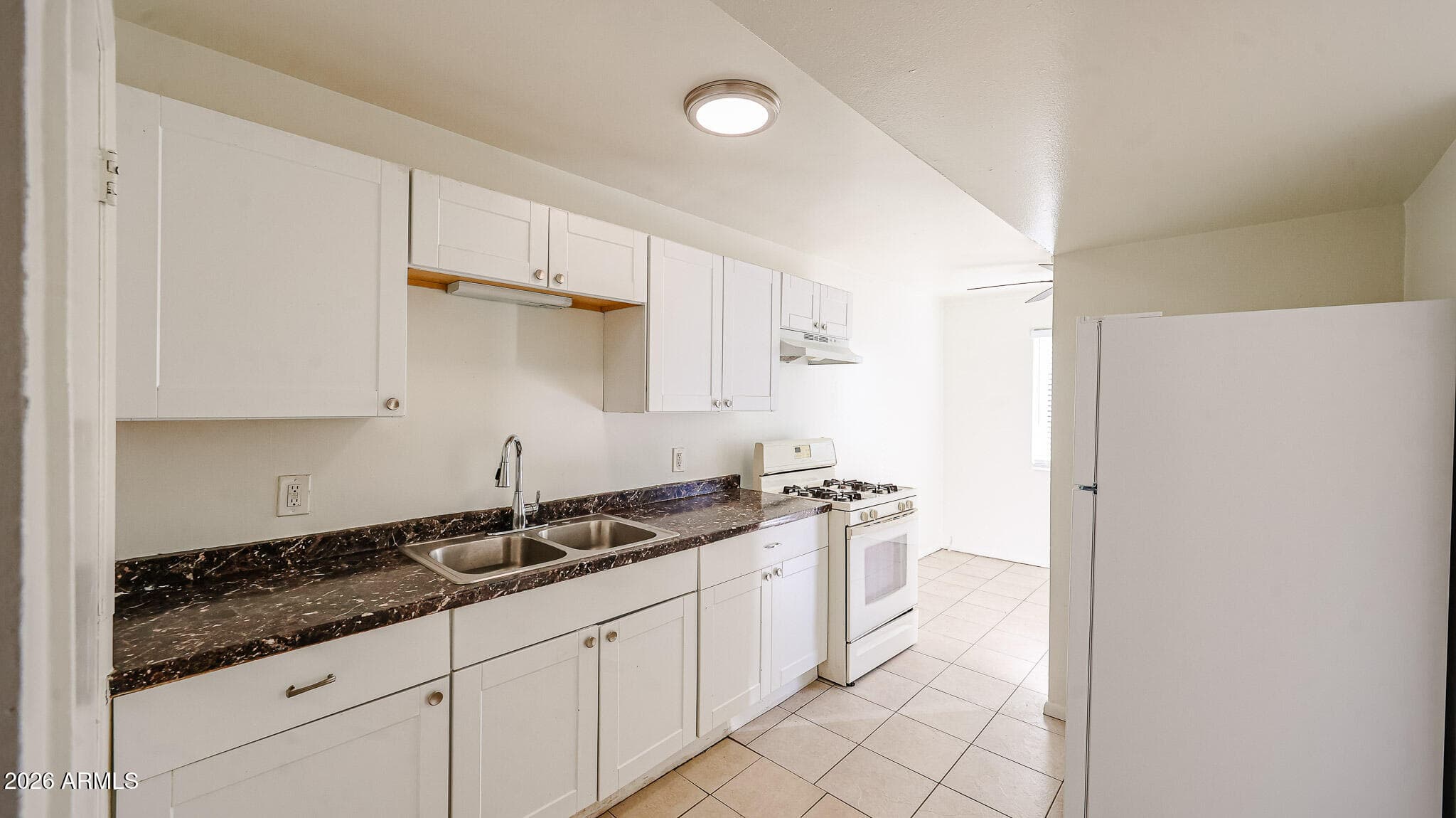 9643 N 10TH AVE - Photo 5
