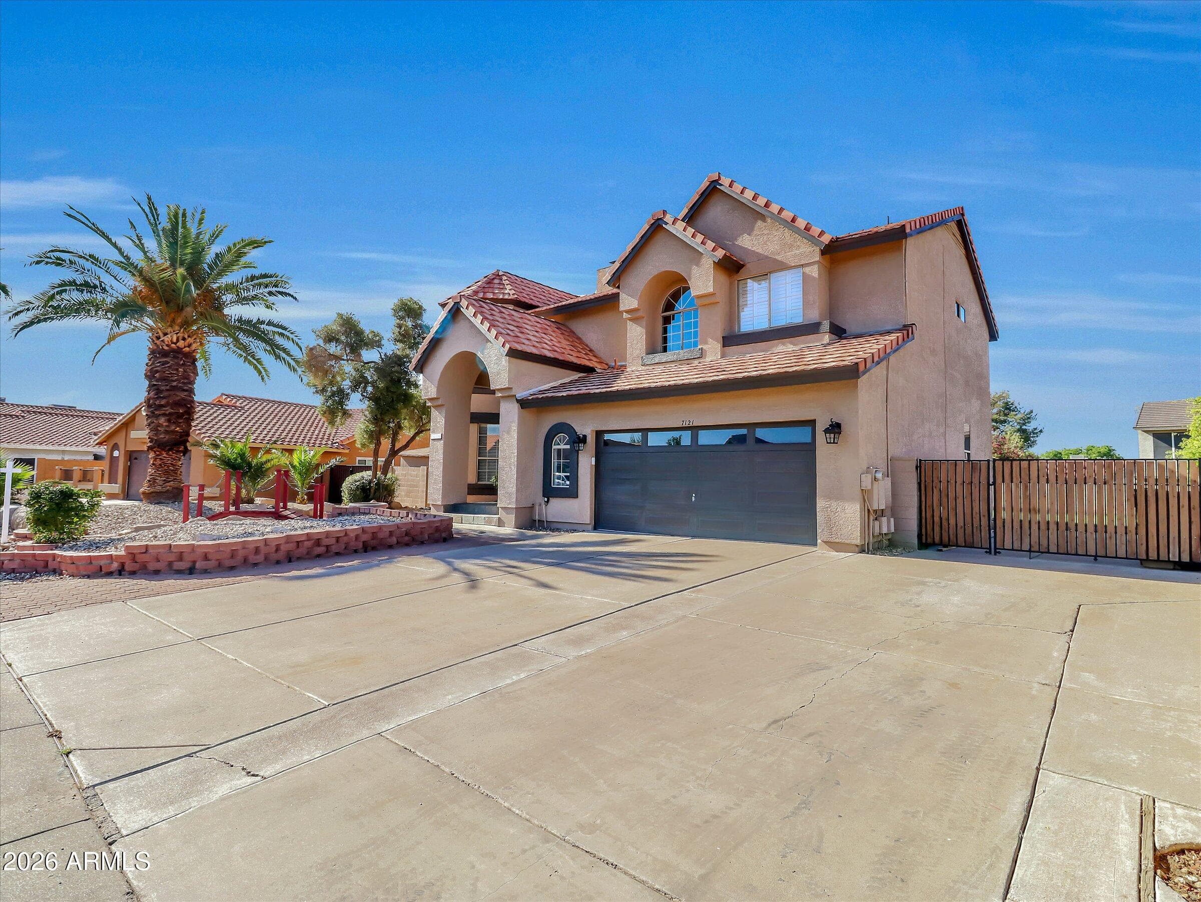 7121 W Windrose Dr — photo 2