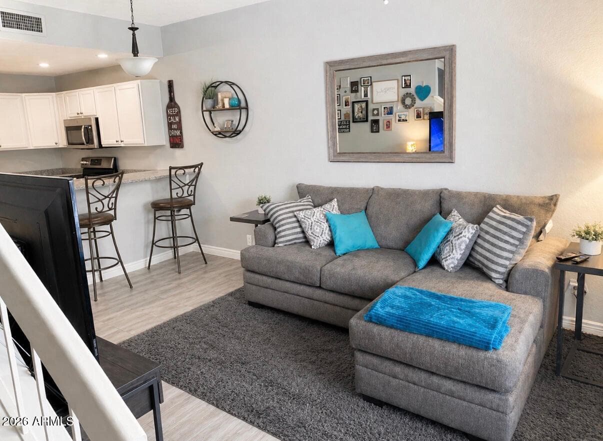 2201 N COMANCHE DR - Photo 1