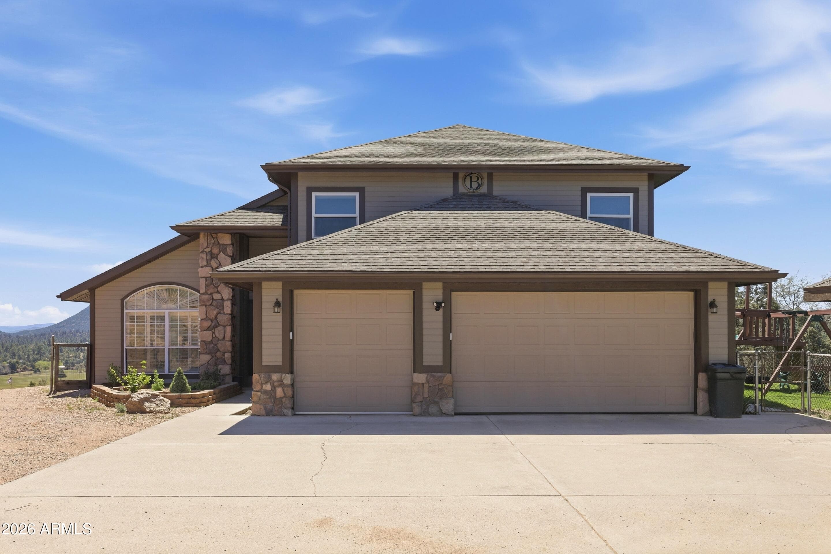 142 E LARIAT DR - Photo 1