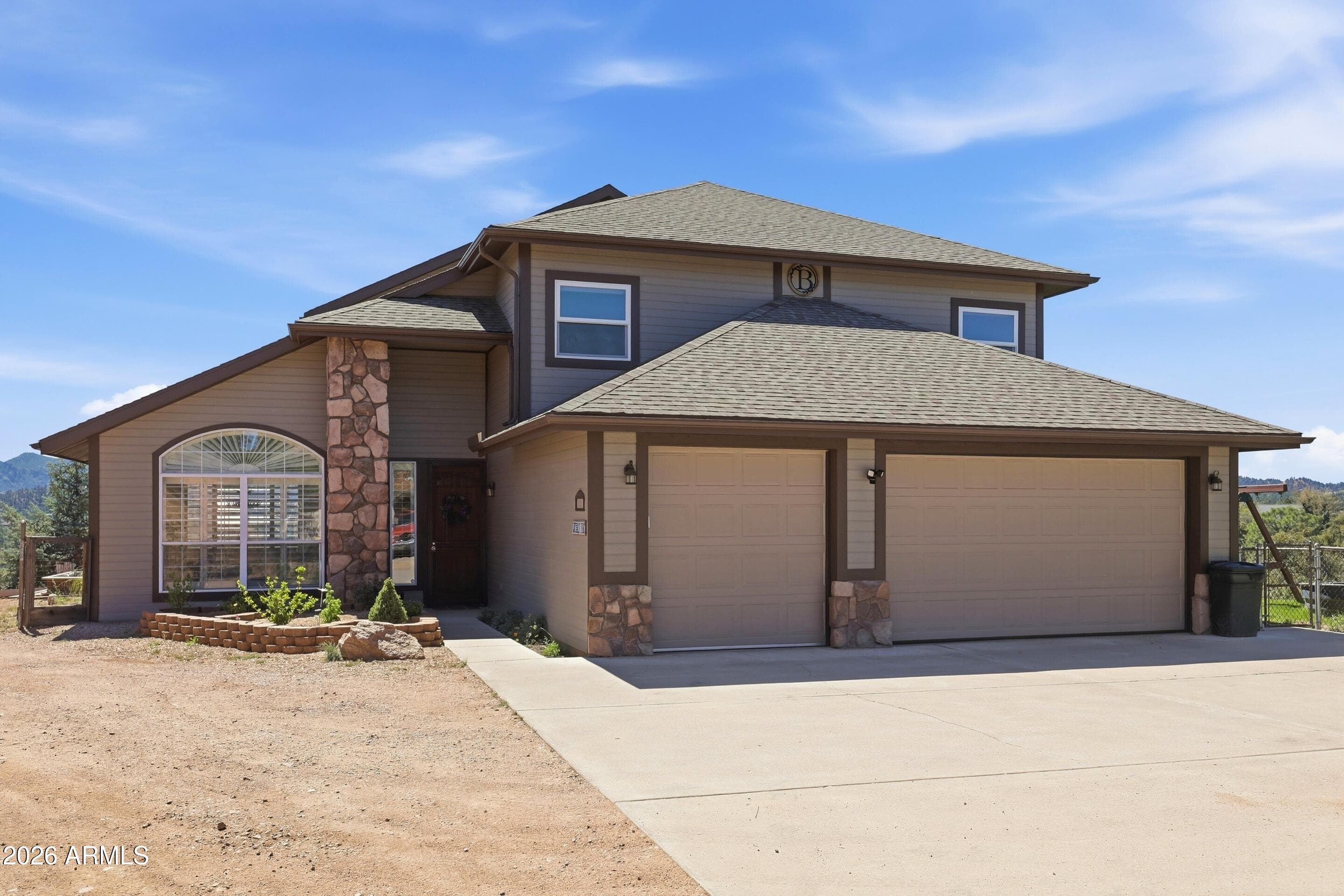142 E LARIAT DR - Photo 2