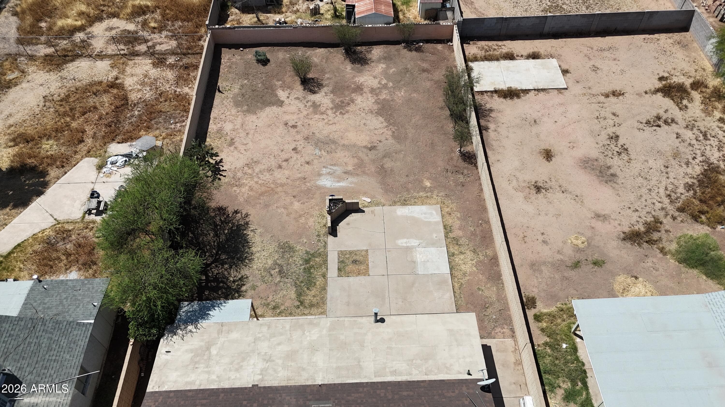 2327 E Victory Dr — photo 2