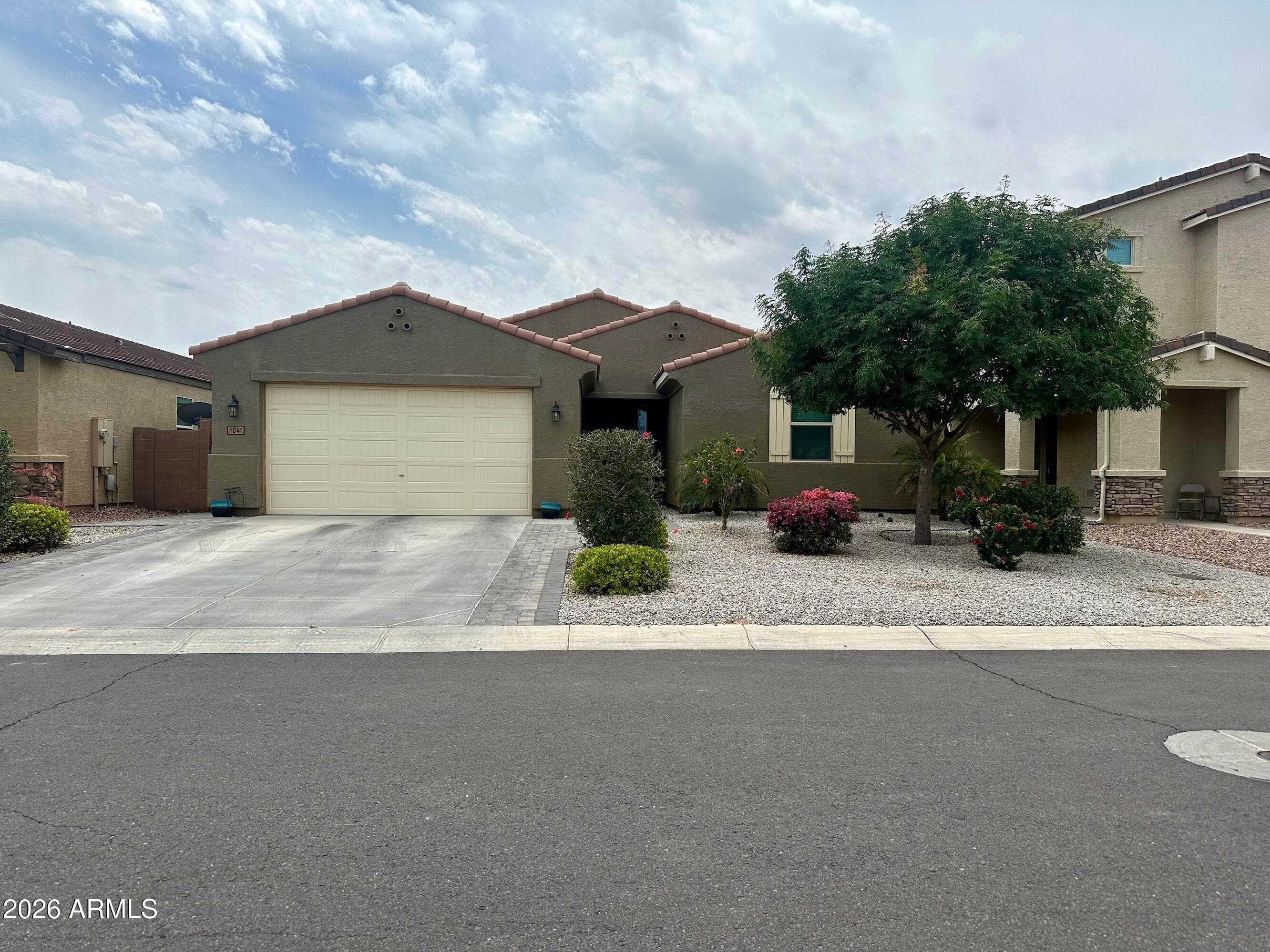 1041 W GLEN CANYON DR - Photo 1