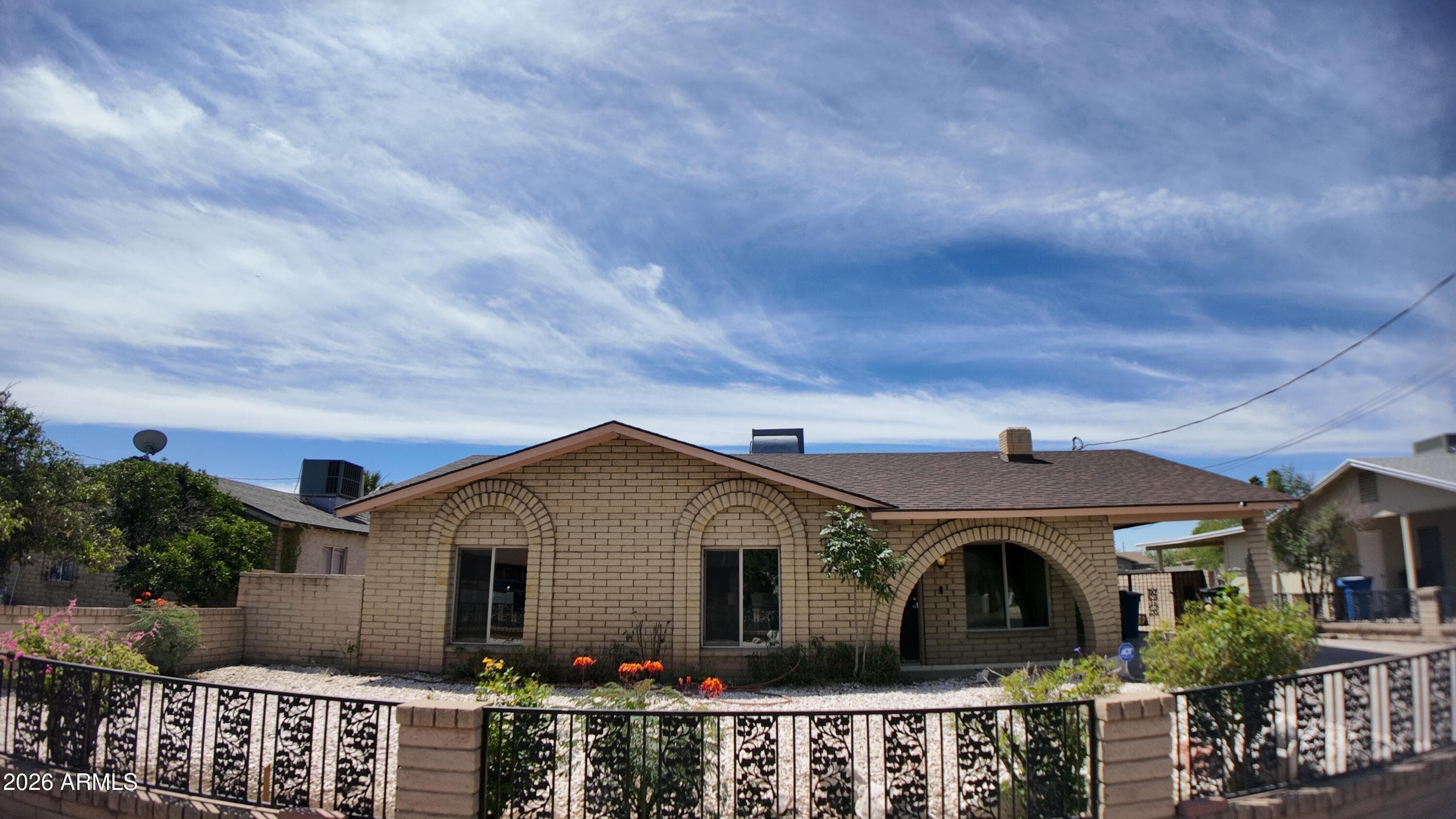 2327 E Victory Dr — photo 1
