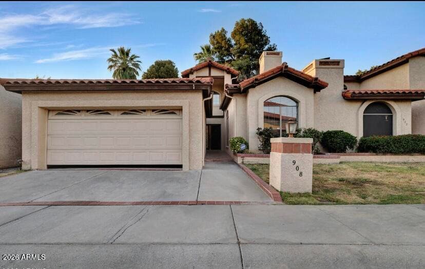 908 W Flynn Ln — photo 1