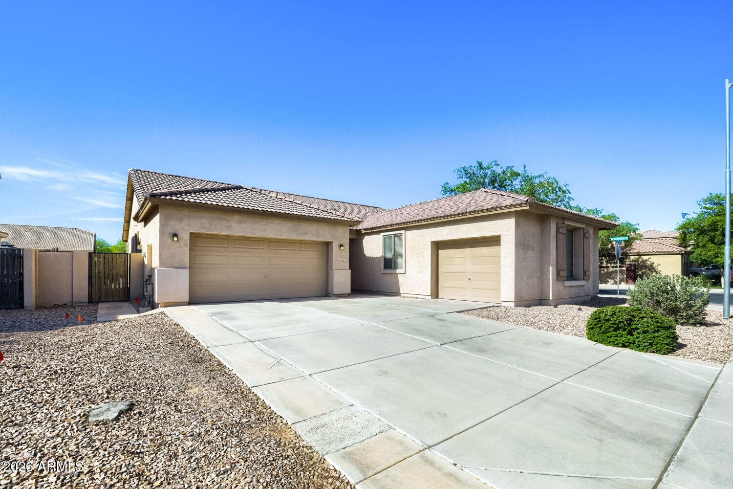 1561 E Palo Verde Dr — photo 2