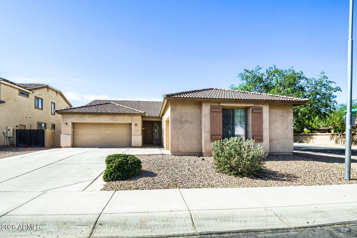 1561 E Palo Verde Dr — photo 1