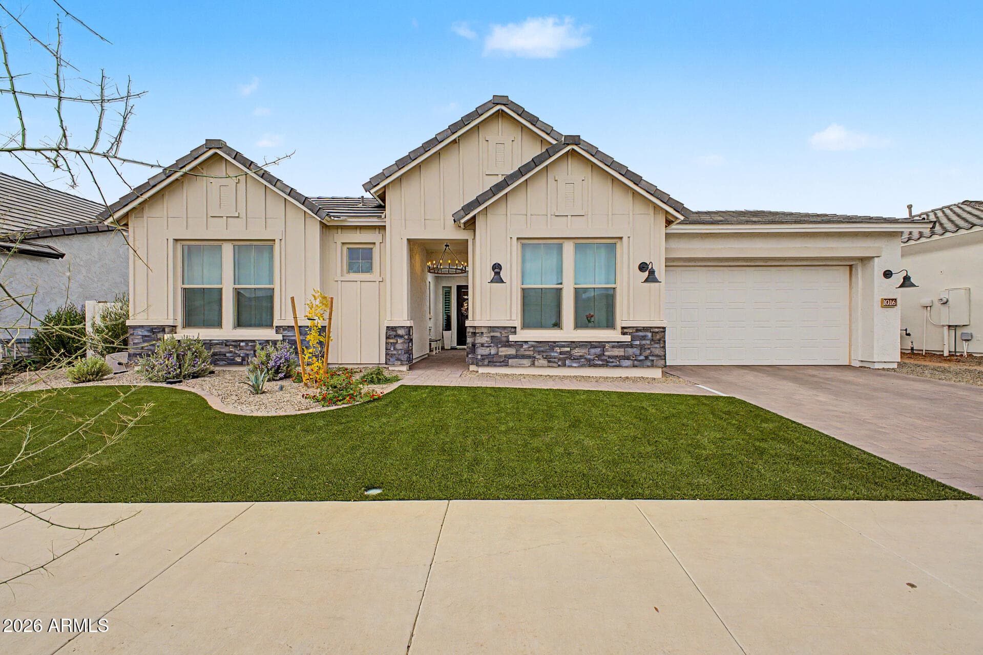 1016 W Ridge Rd — photo 1