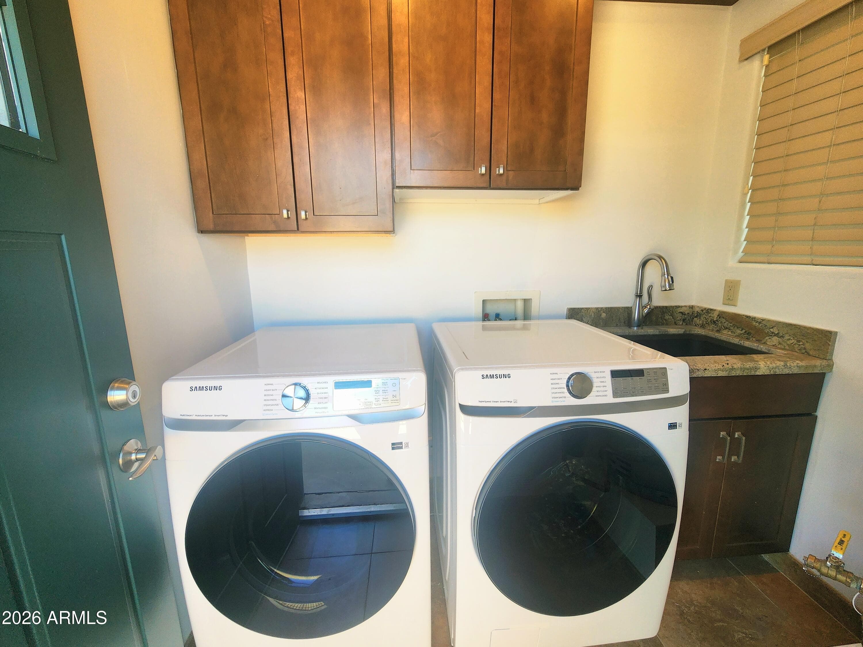174 W Elm St — photo 43