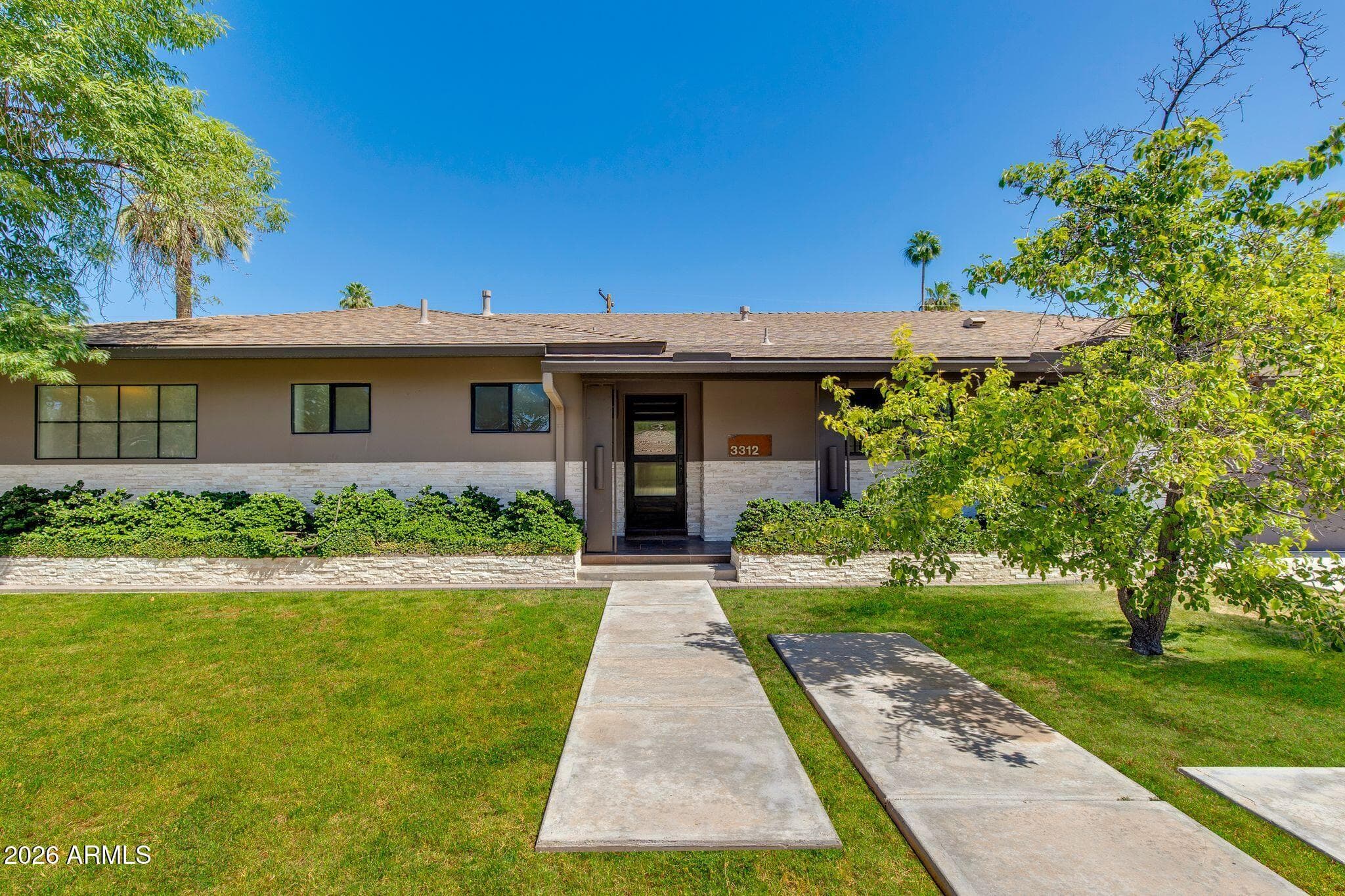 3312 E Glenrosa Ave — photo 1