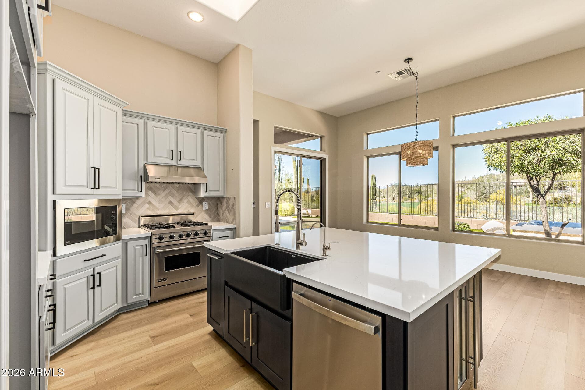 2302 W Hazelhurst Dr — photo 1