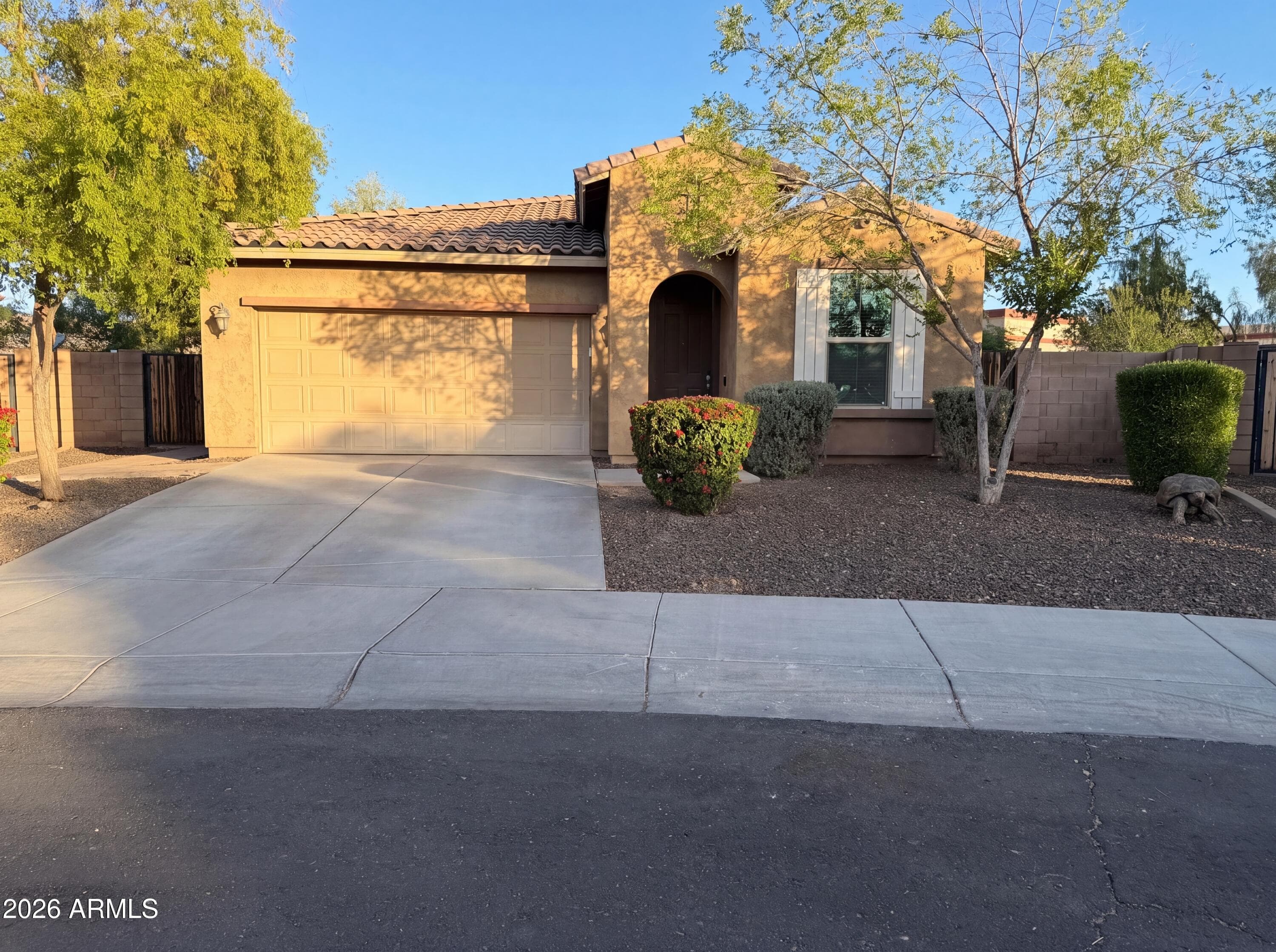 112 E Bernie Ln — photo 1