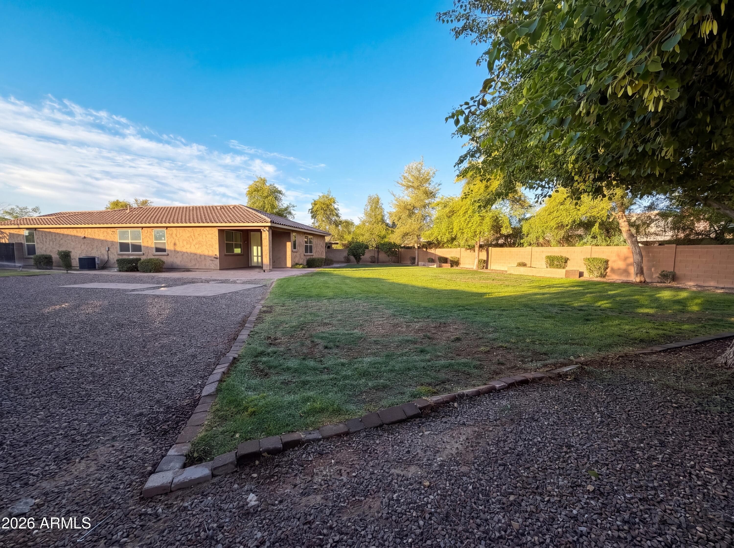 112 E Bernie Ln — photo 2