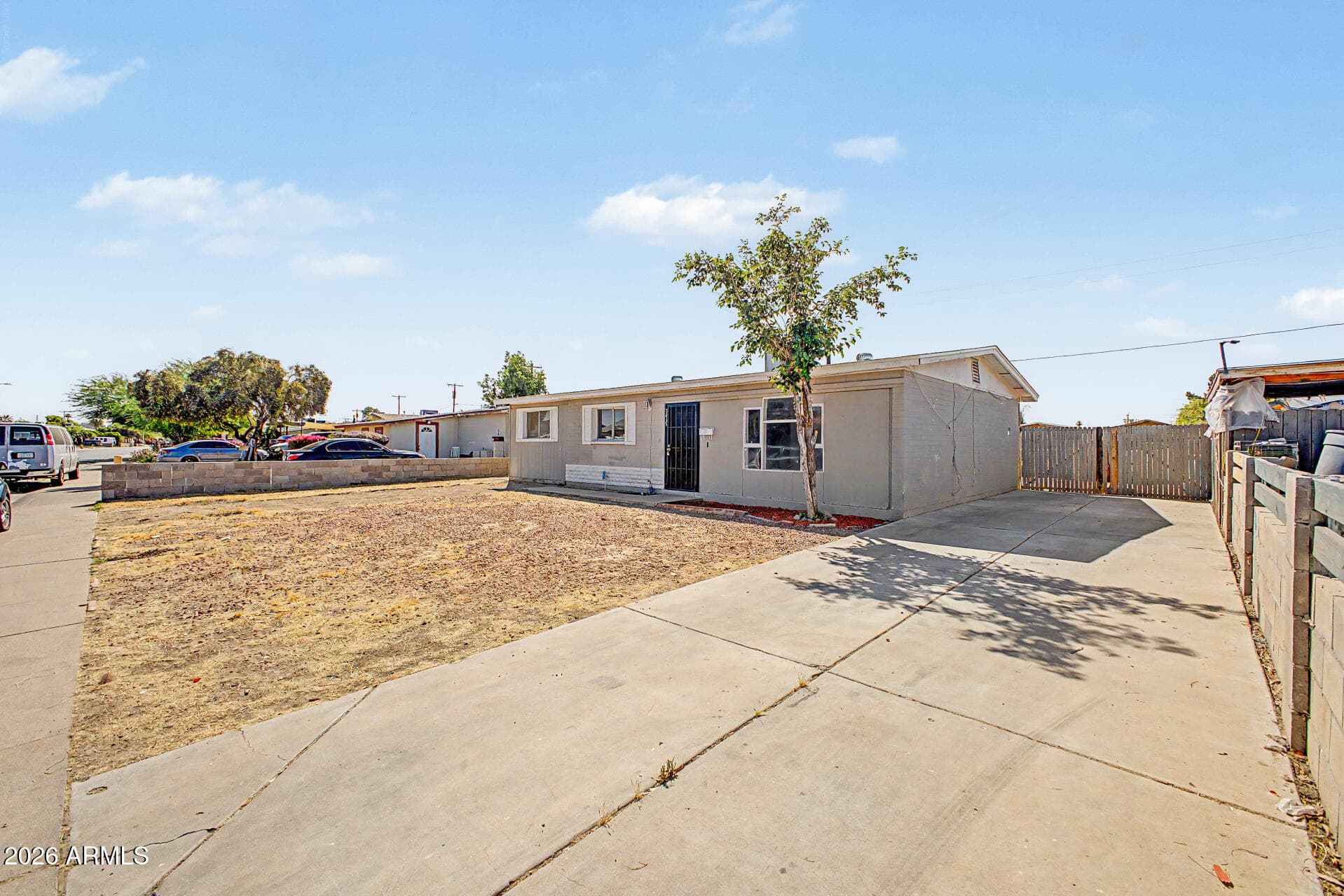 7619 W Clarendon Ave — photo 2