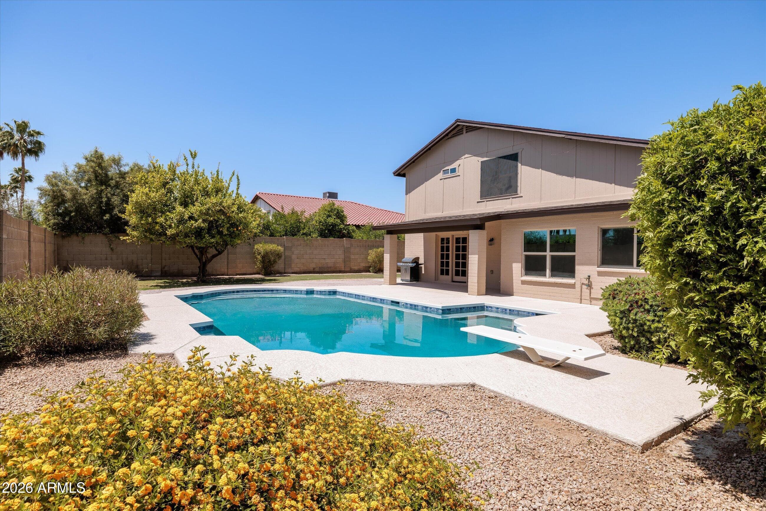 5901 E Tierra Buena Ln — photo 2