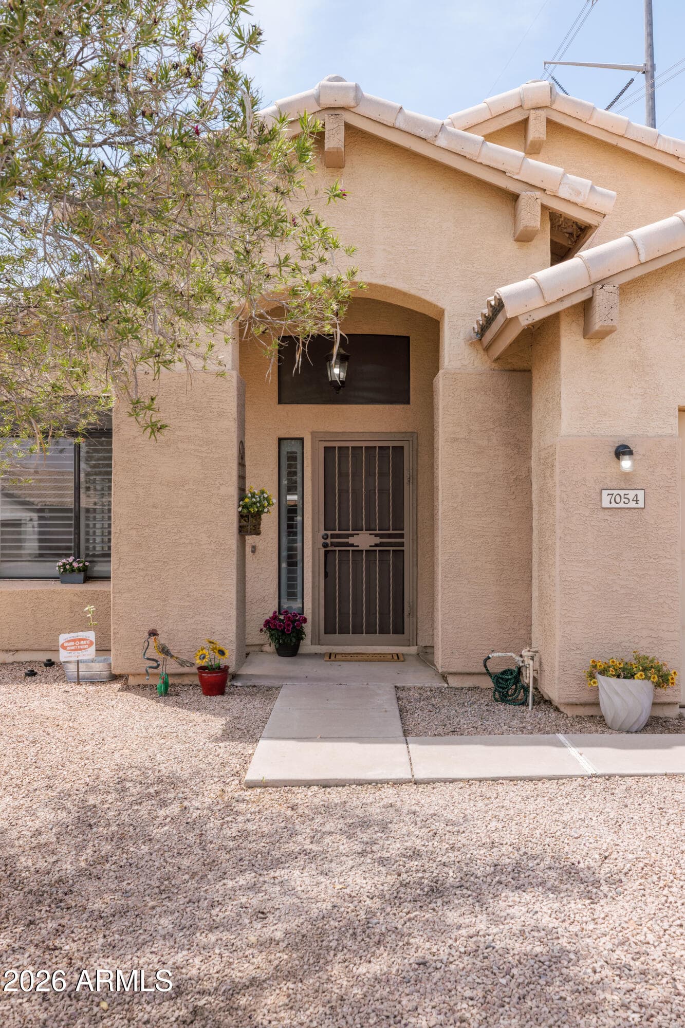 7054 S Taylor Dr — photo 1