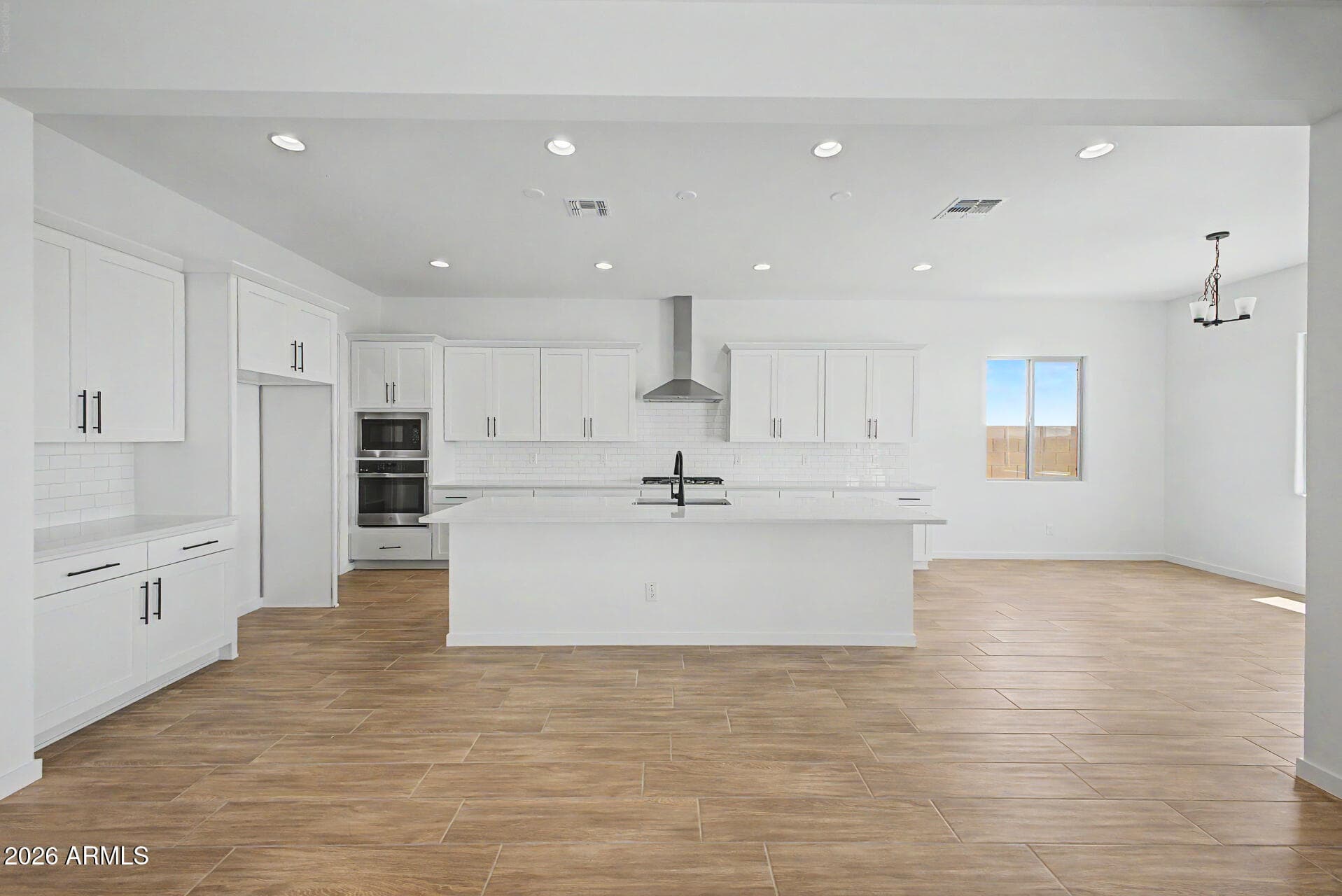 18531 W Laurie Ln — photo 2