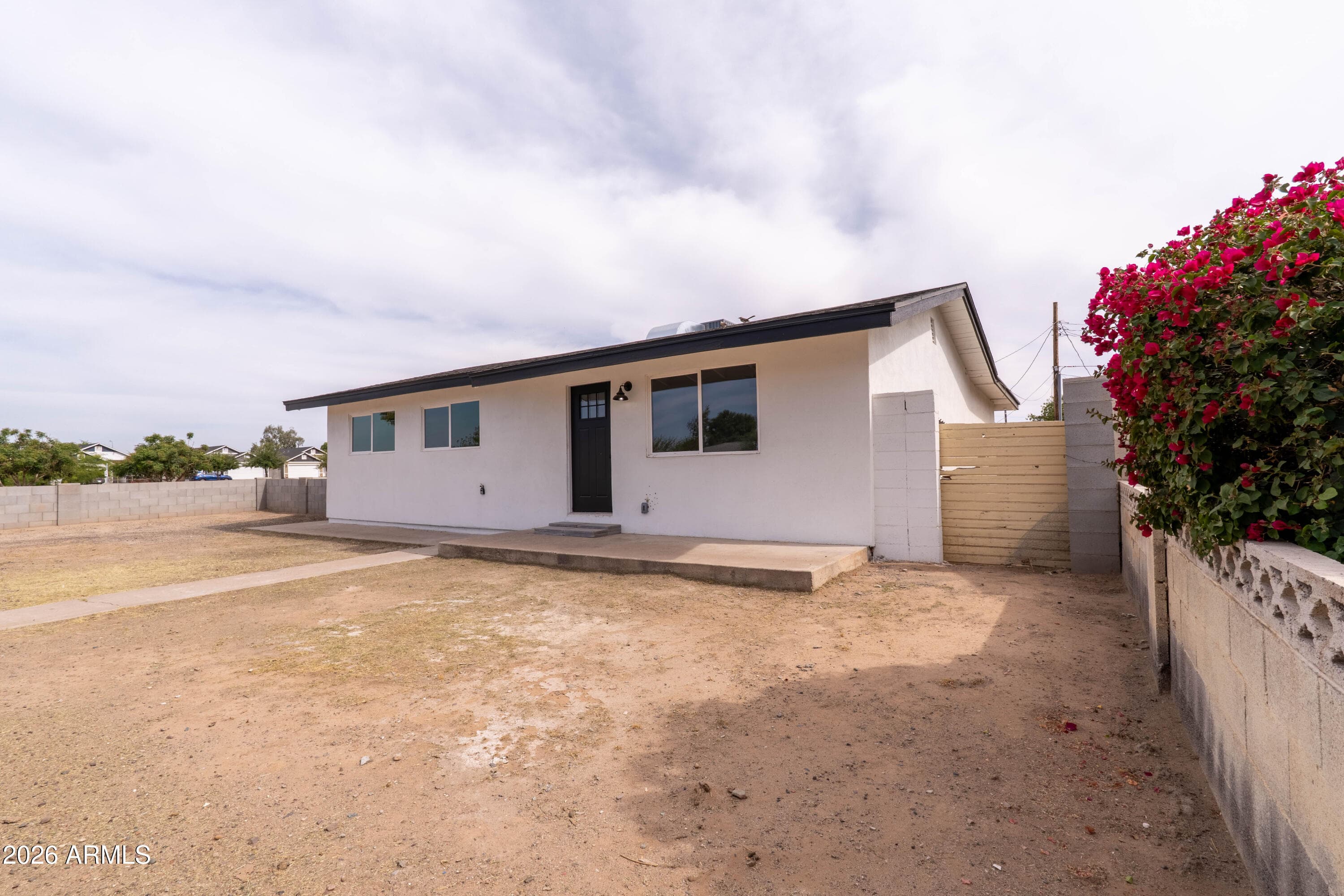 1301 W Sunland Ave — photo 2