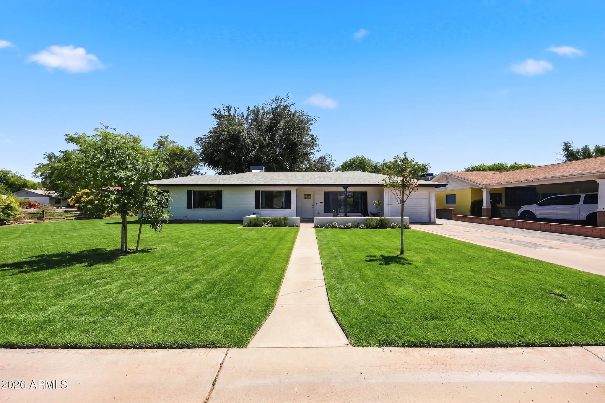 117 E Vista Del Cerro Dr — photo 1