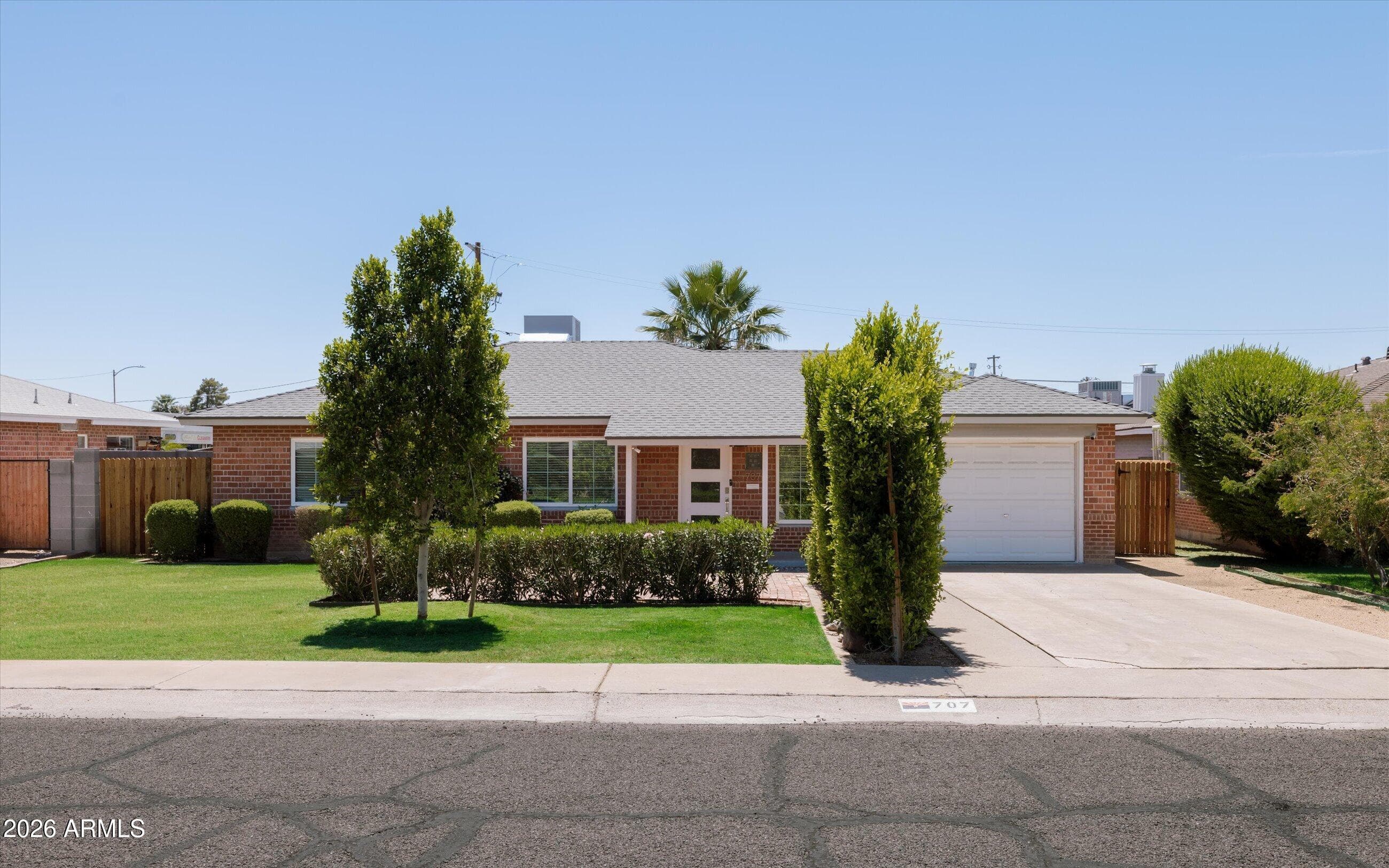 707 W Luke Ave — photo 1