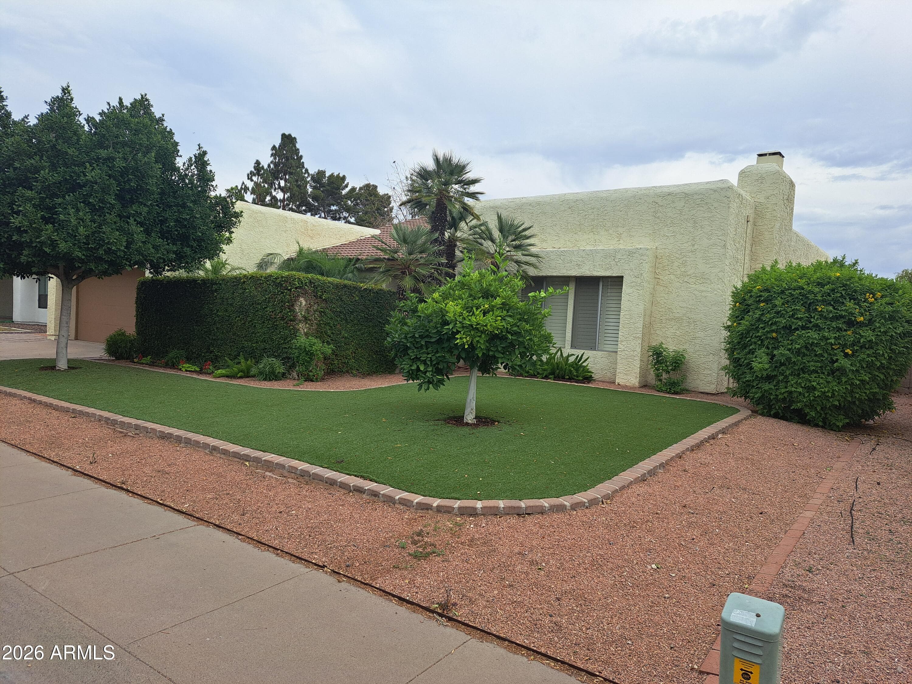 943 E Eveningstar Ln — photo 2
