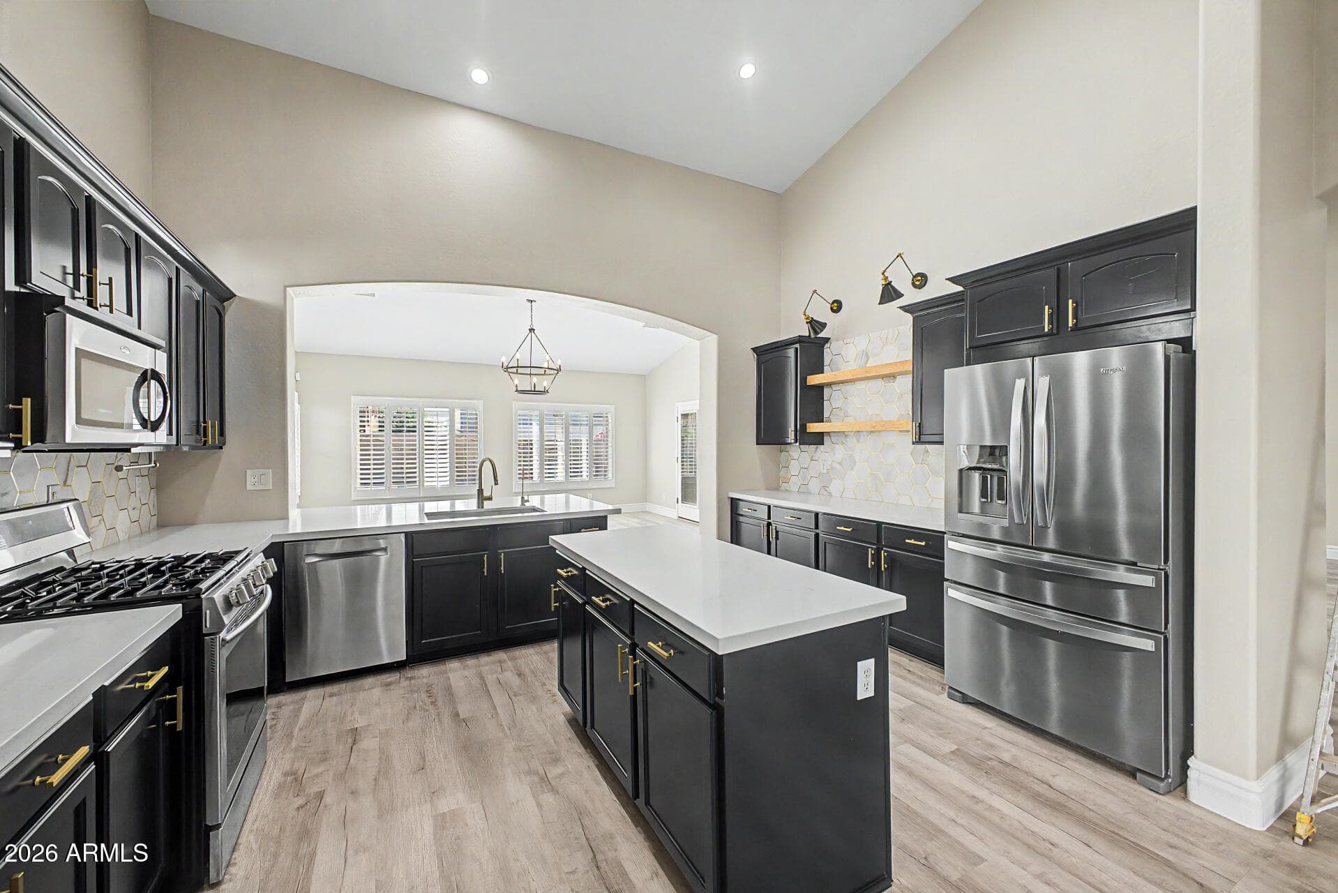 30427 W Vale Dr — photo 2