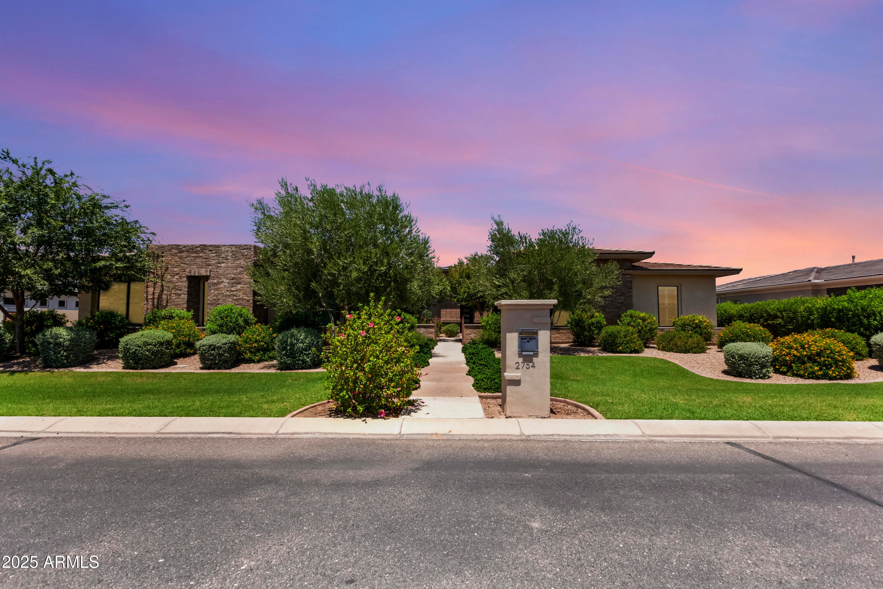 2754 E Kingbird Dr — photo 1
