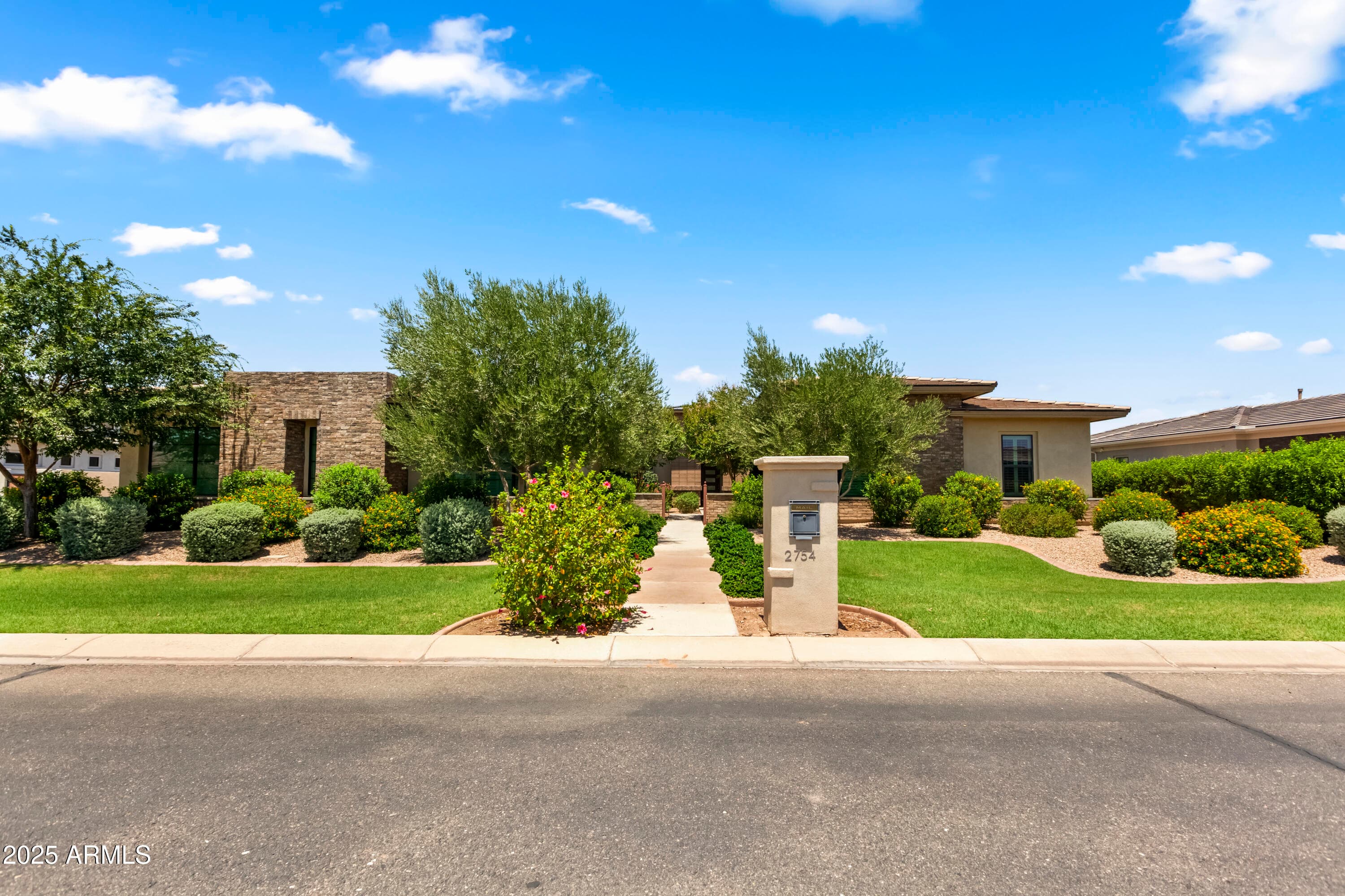 2754 E Kingbird Dr — photo 2