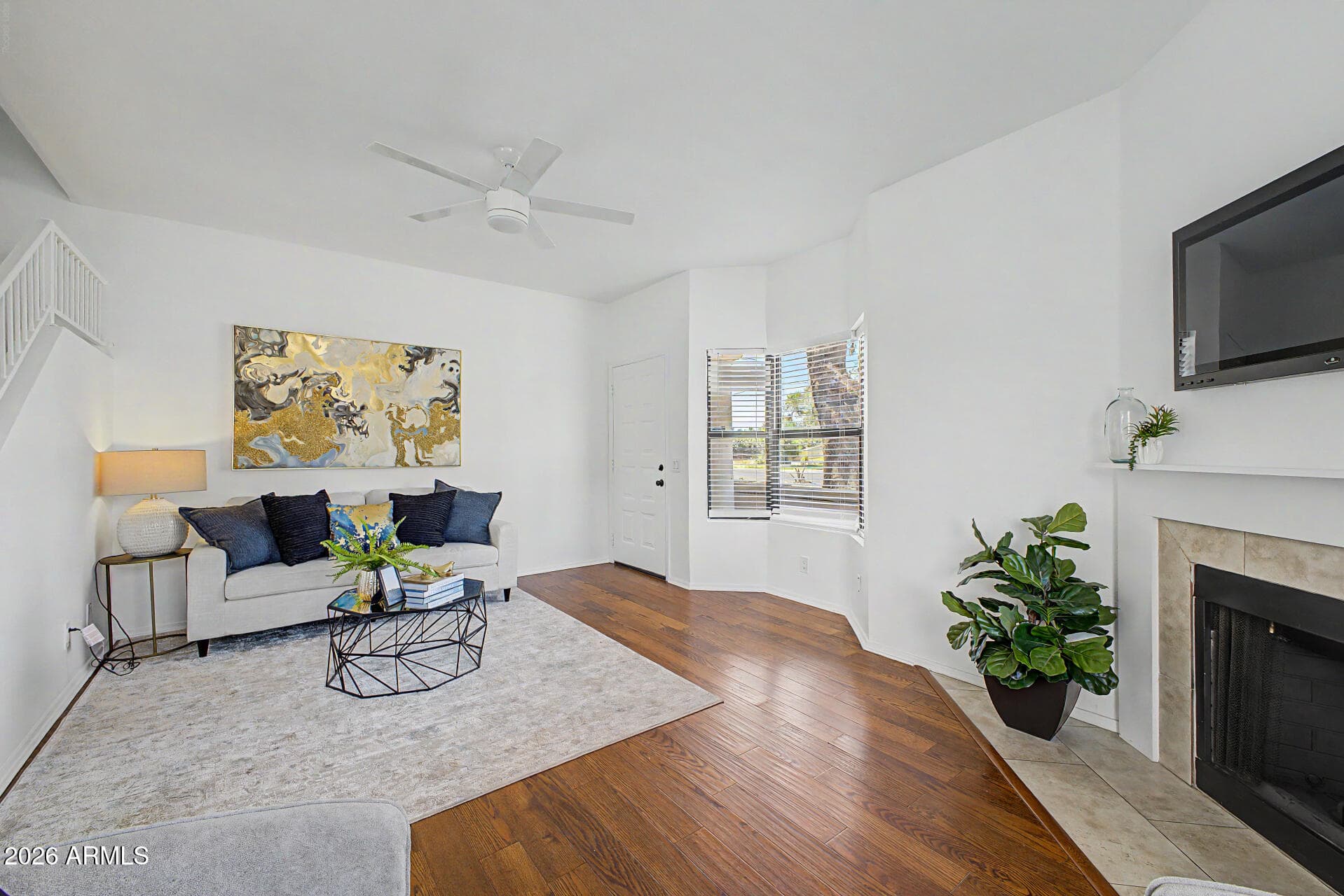 1017 E MARYLAND AVE - Photo 3
