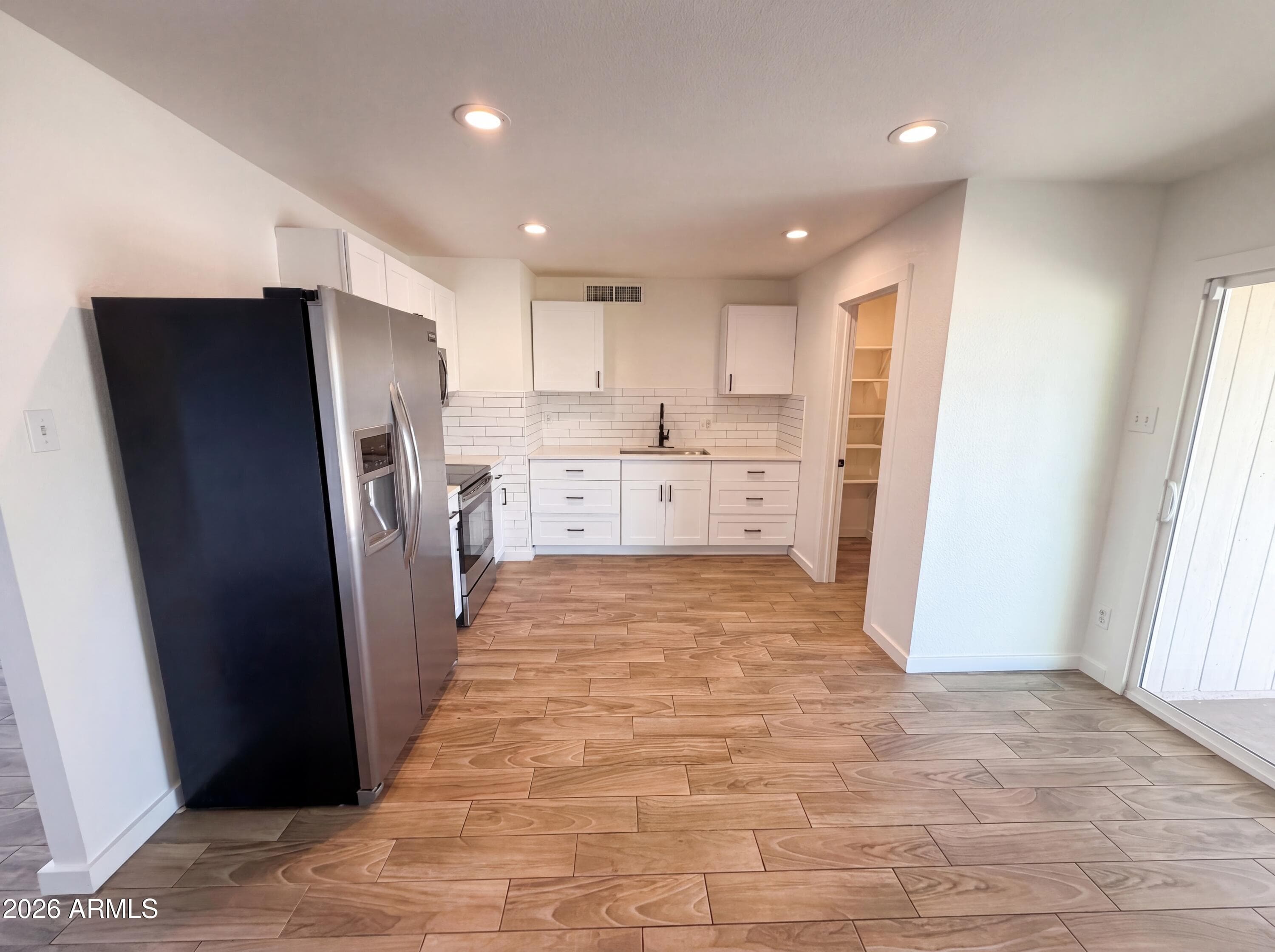 3339 W Country Gables Dr — photo 2