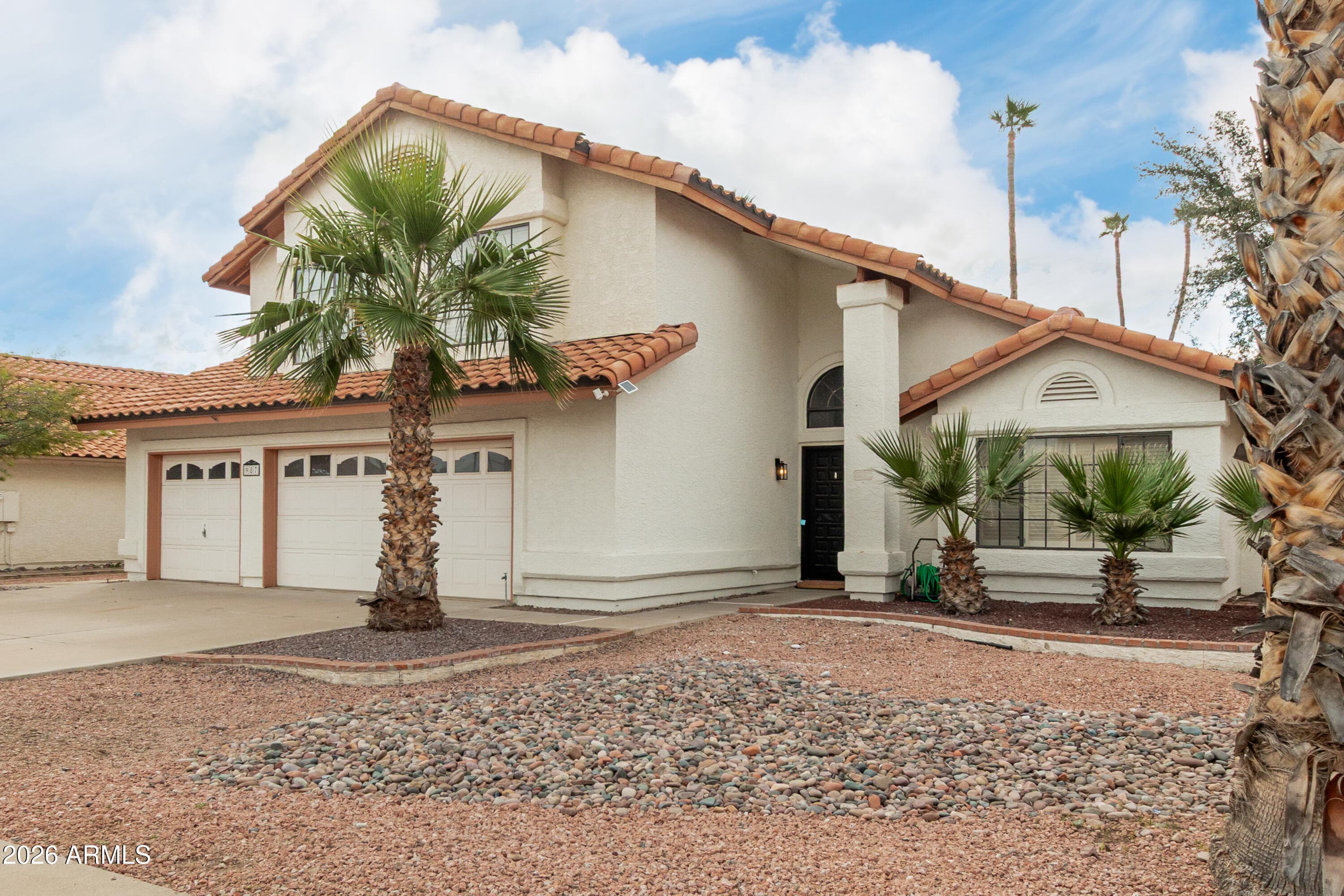 987 E Divot Dr — photo 1