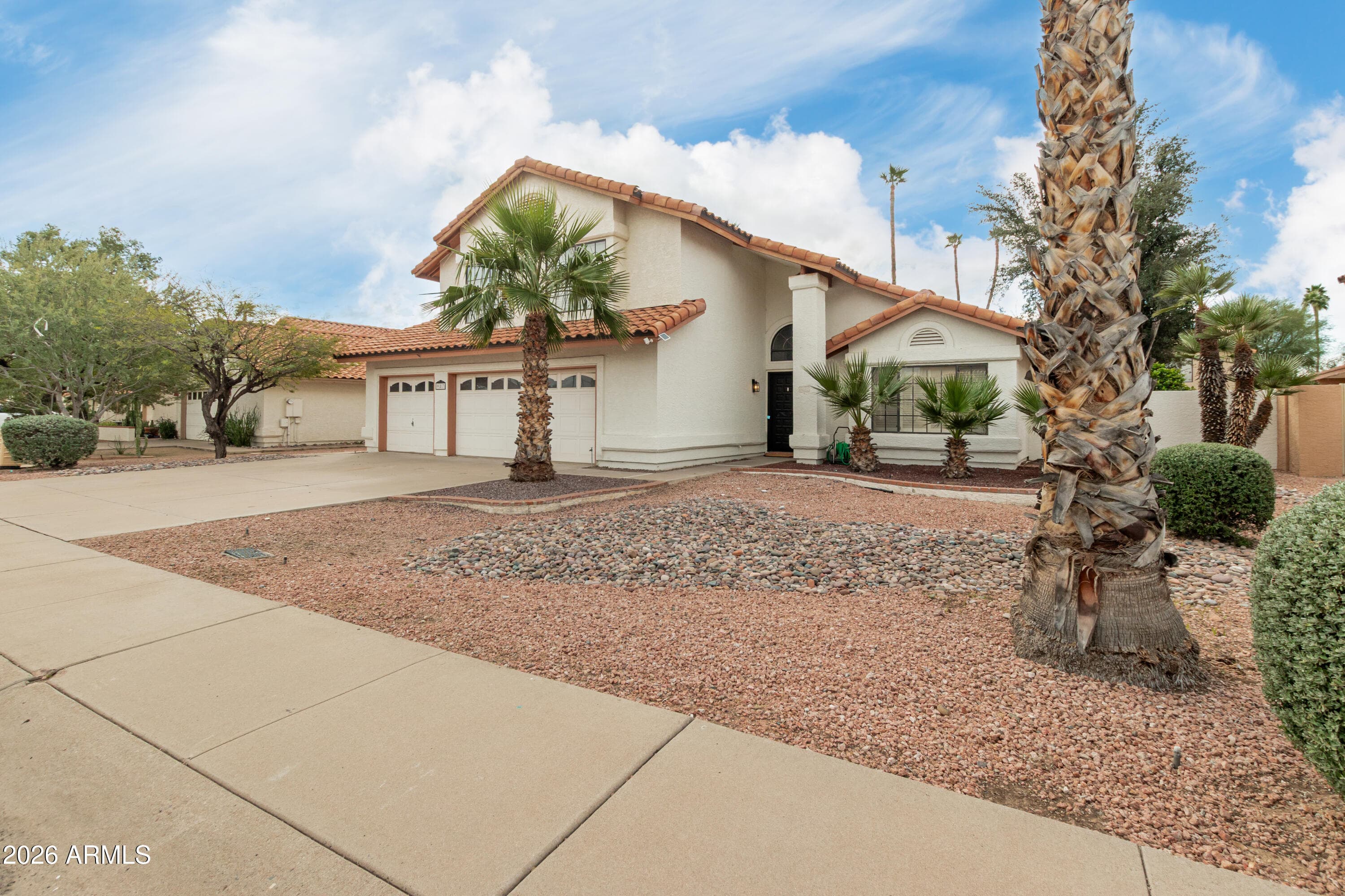 987 E Divot Dr — photo 2