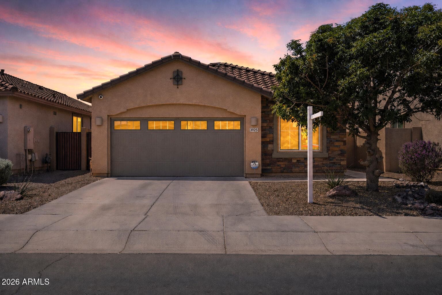 3925 E NARROWLEAF DR - Photo 1