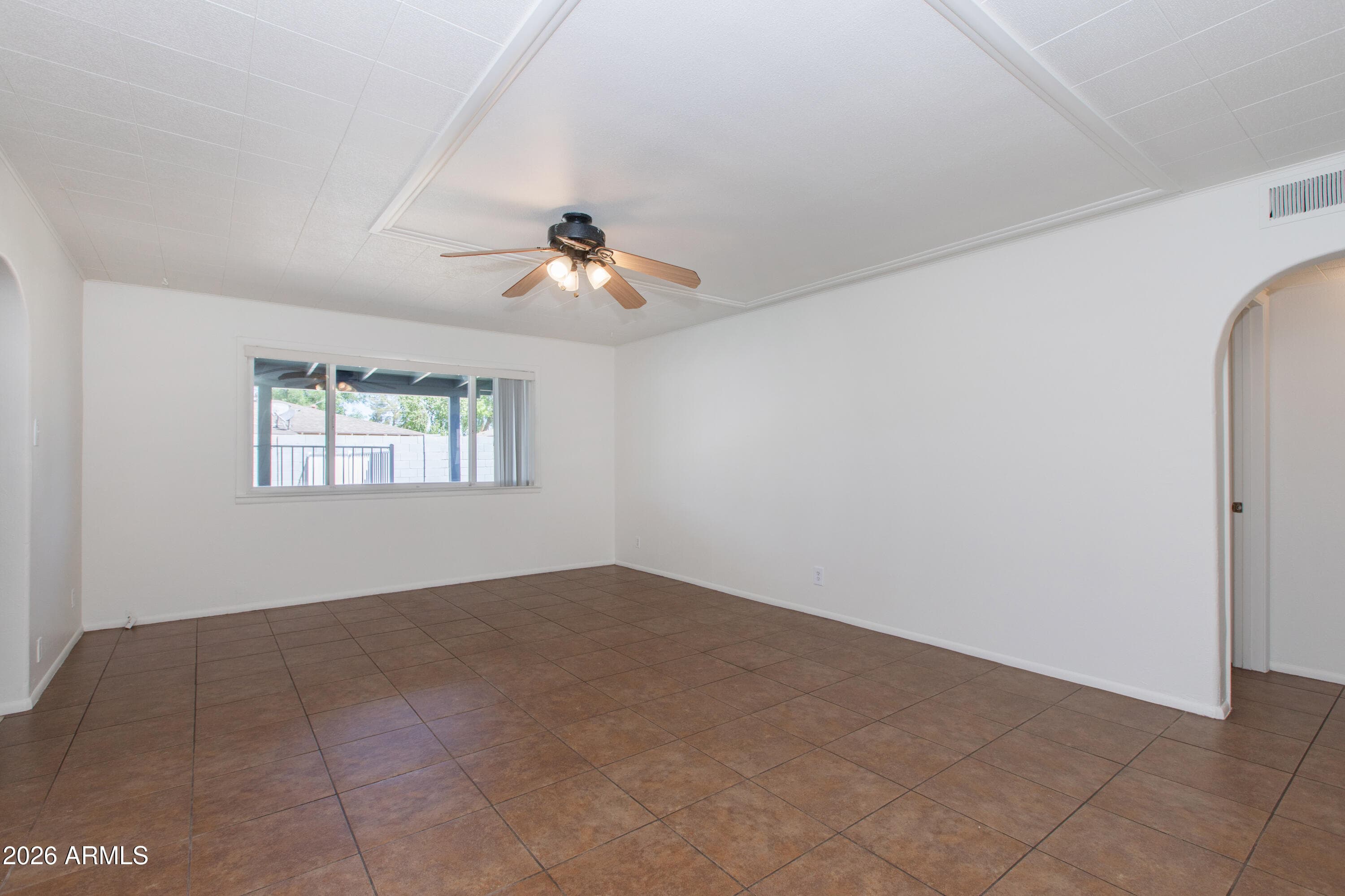 7218 N 36th Ln — photo 1